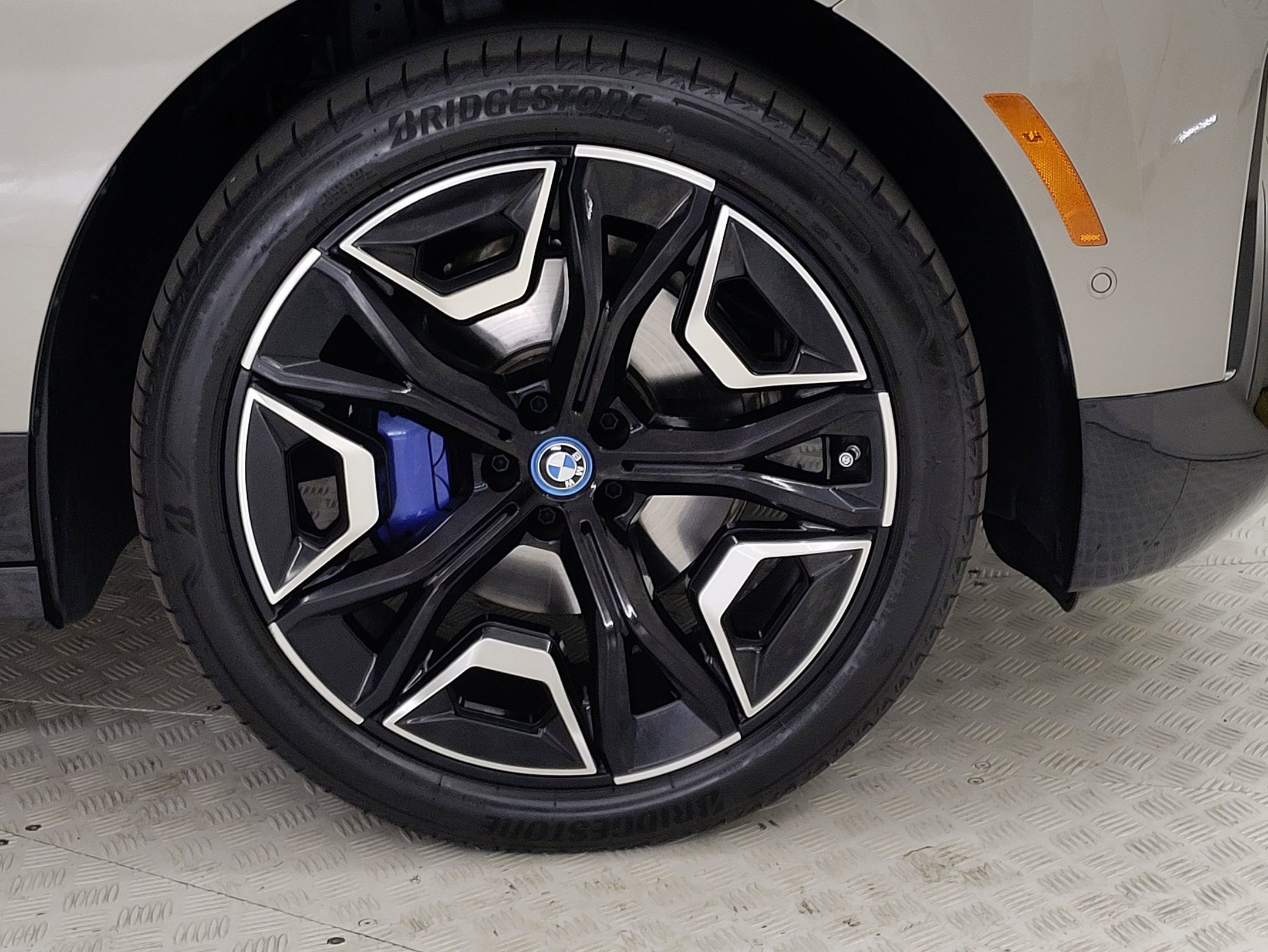 2025 Bmw iX photo 4