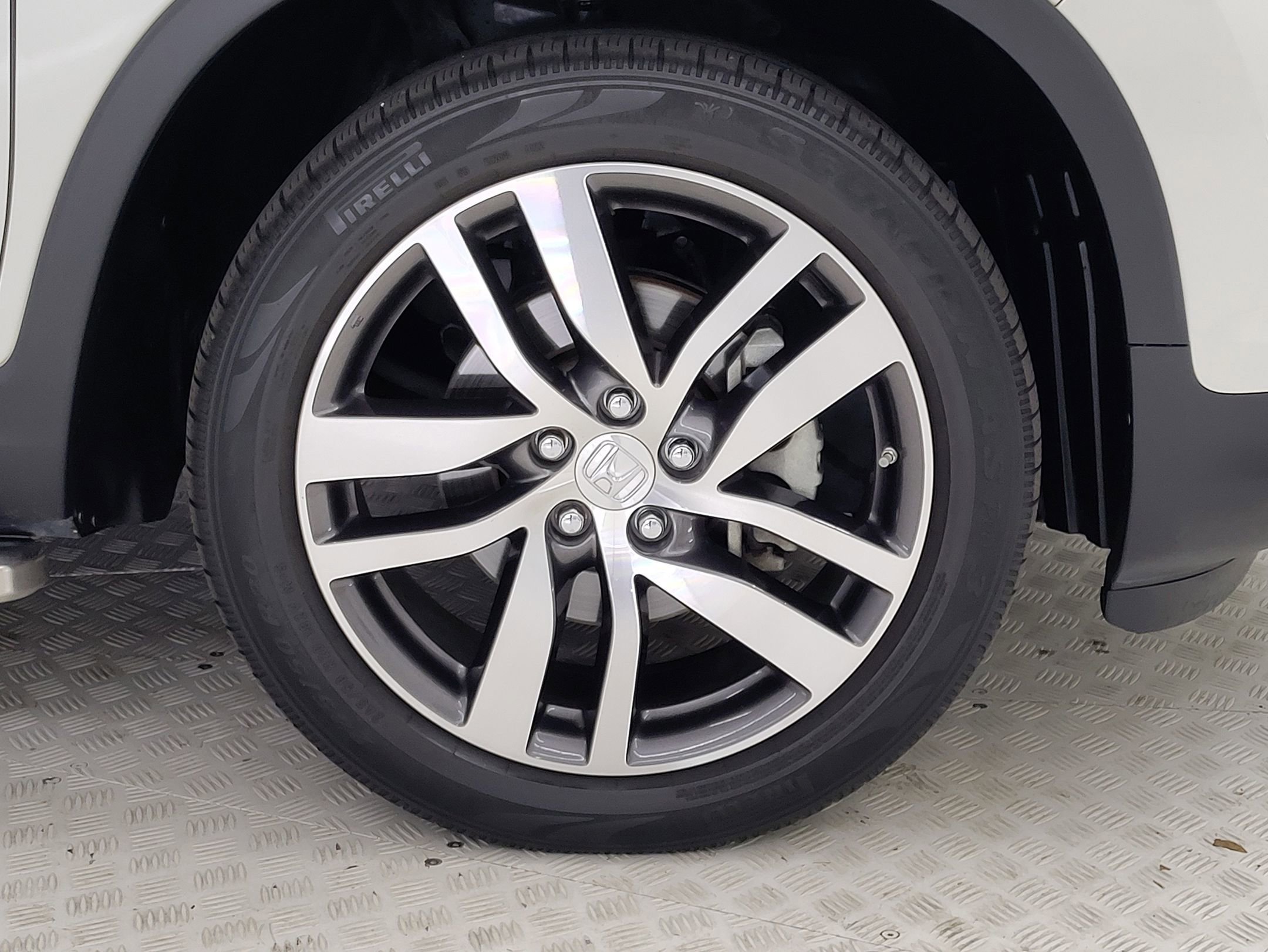 2016 Honda Pilot Elite photo 4