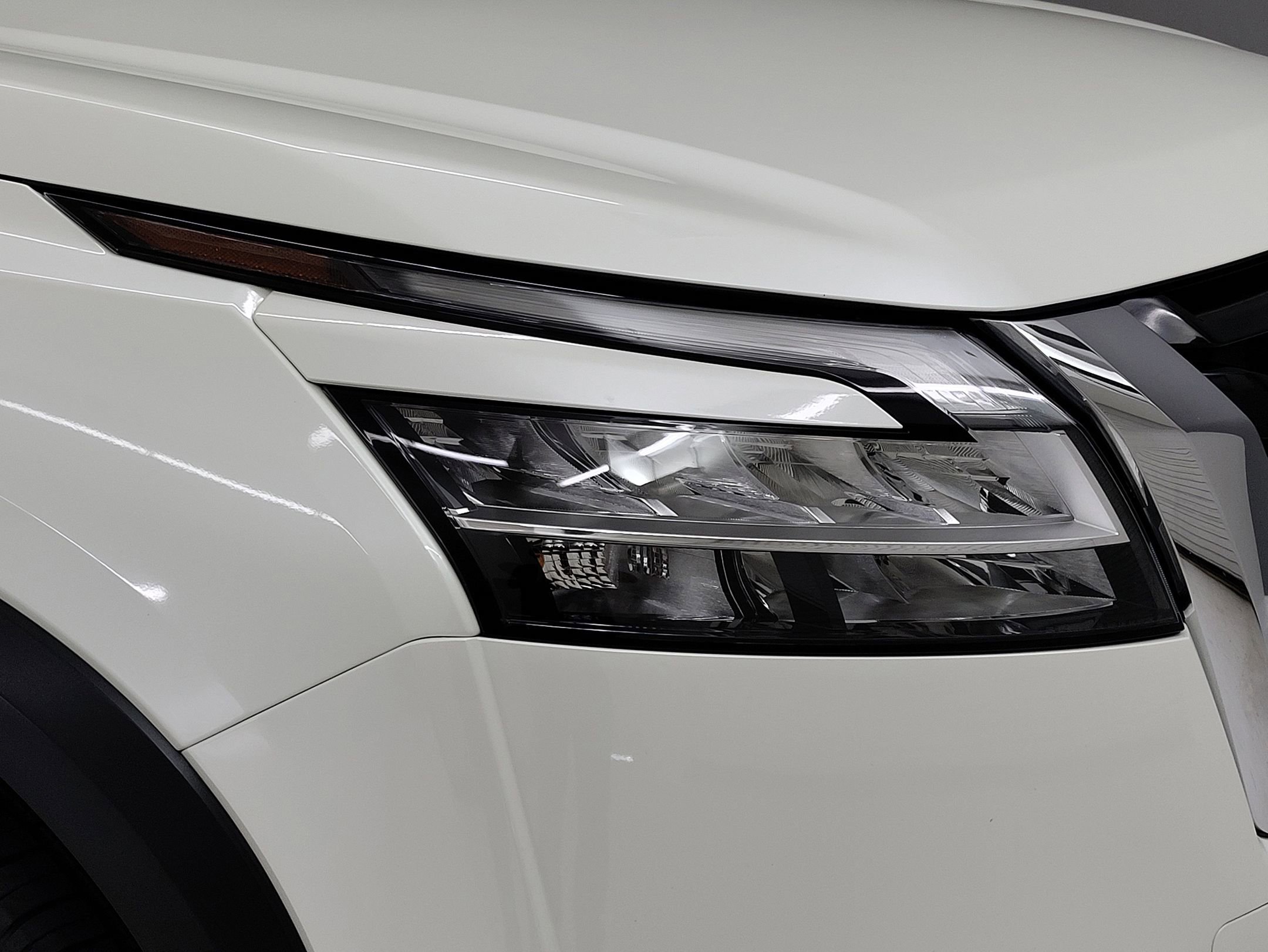 2022 Nissan Pathfinder Platinum photo 3