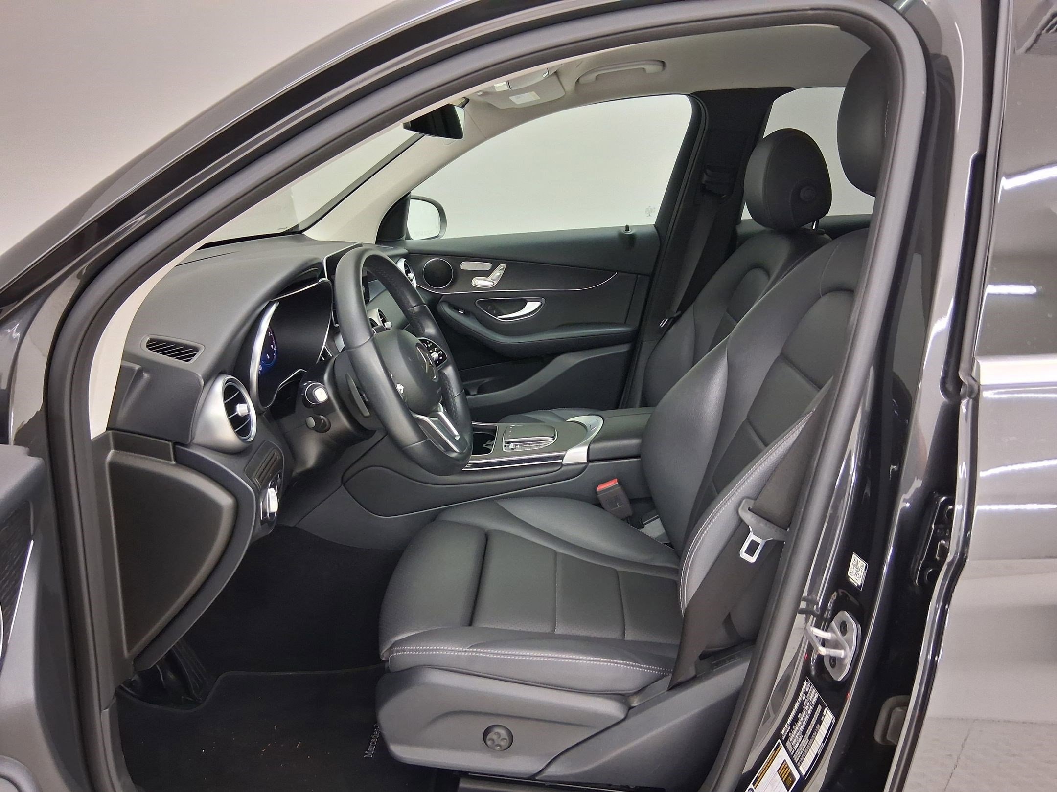 2022 Mercedes-Benz GLC 300 photo 2