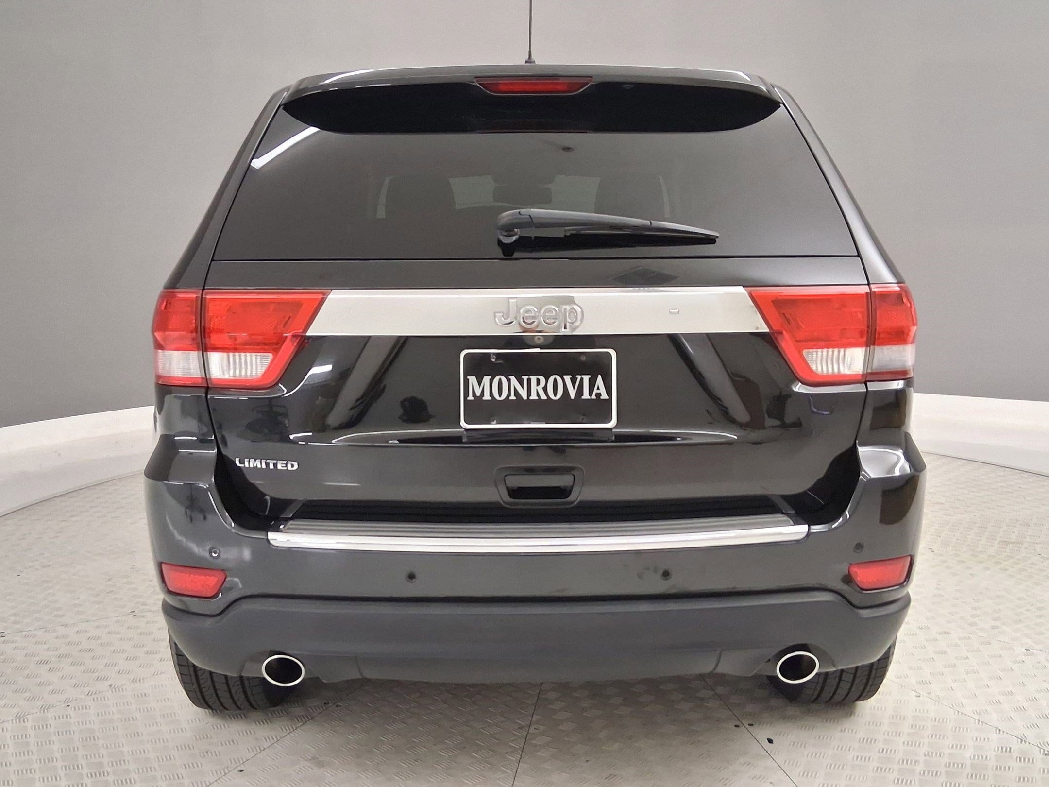 2011 Jeep Grand Cherokee Limited photo 3