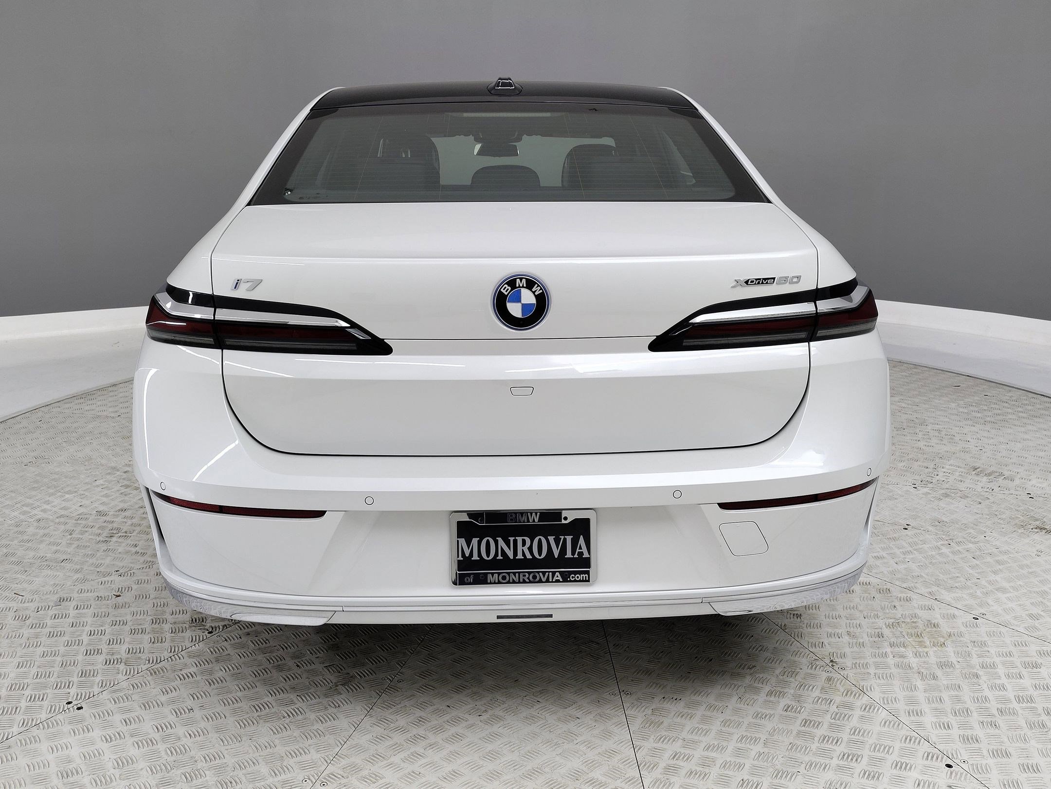 2025 BMW i7 xDrive60 photo 6