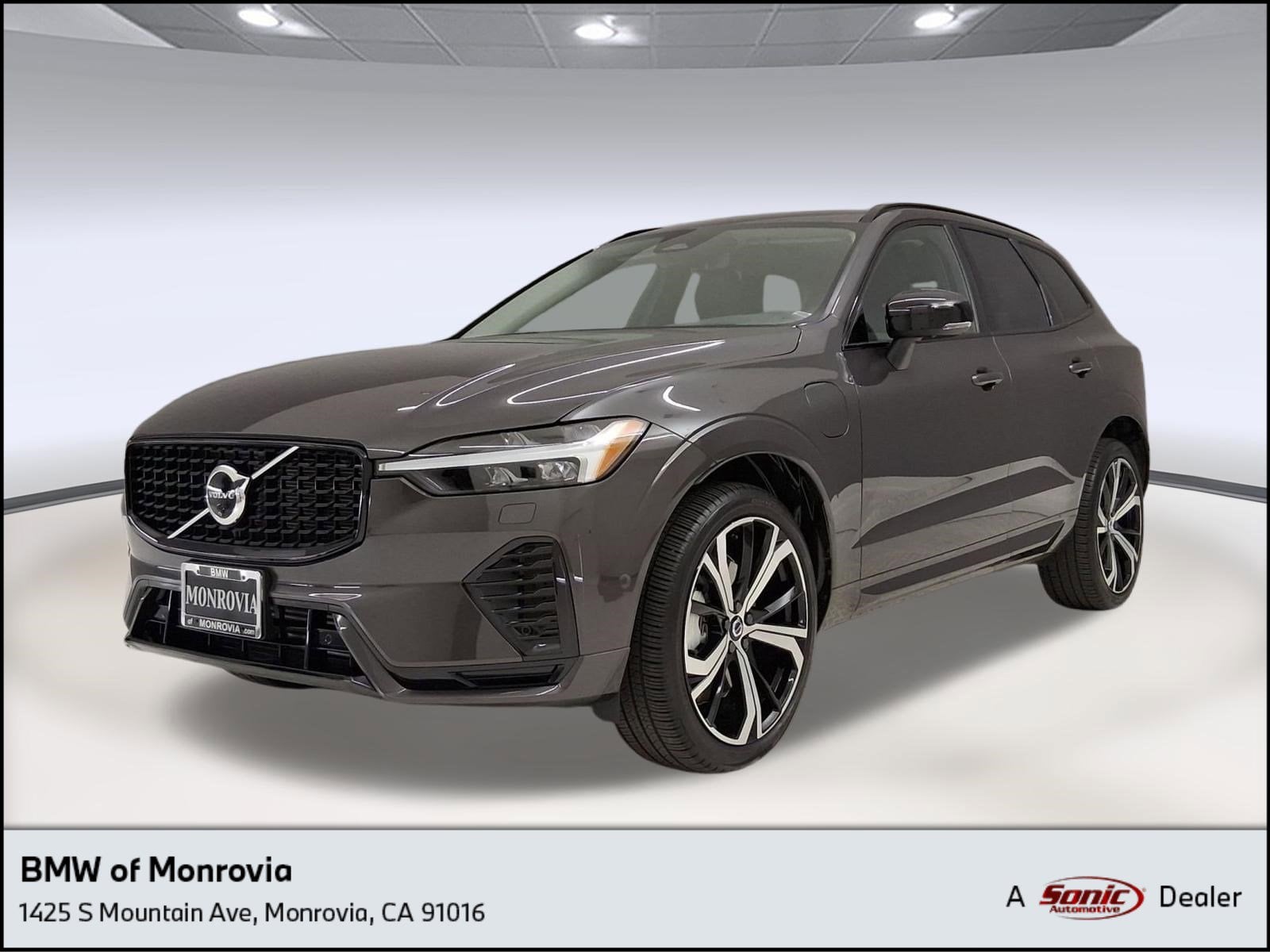 2025 Volvo XC60 T8 Ultra Dark AWD's photo