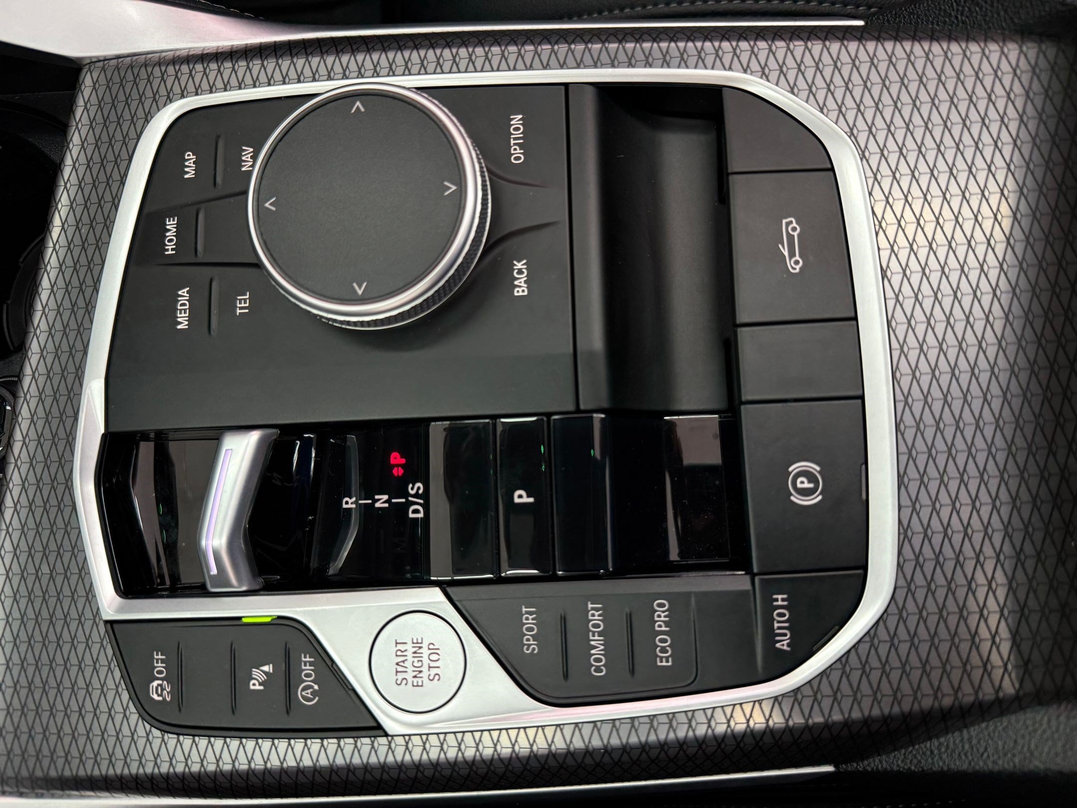 2025 BMW 4 Series M440i - Photo 31