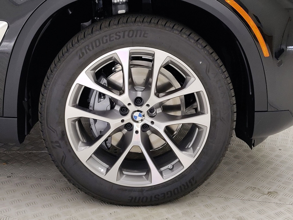 New 2026 BMW X5 sDrive40i SUV