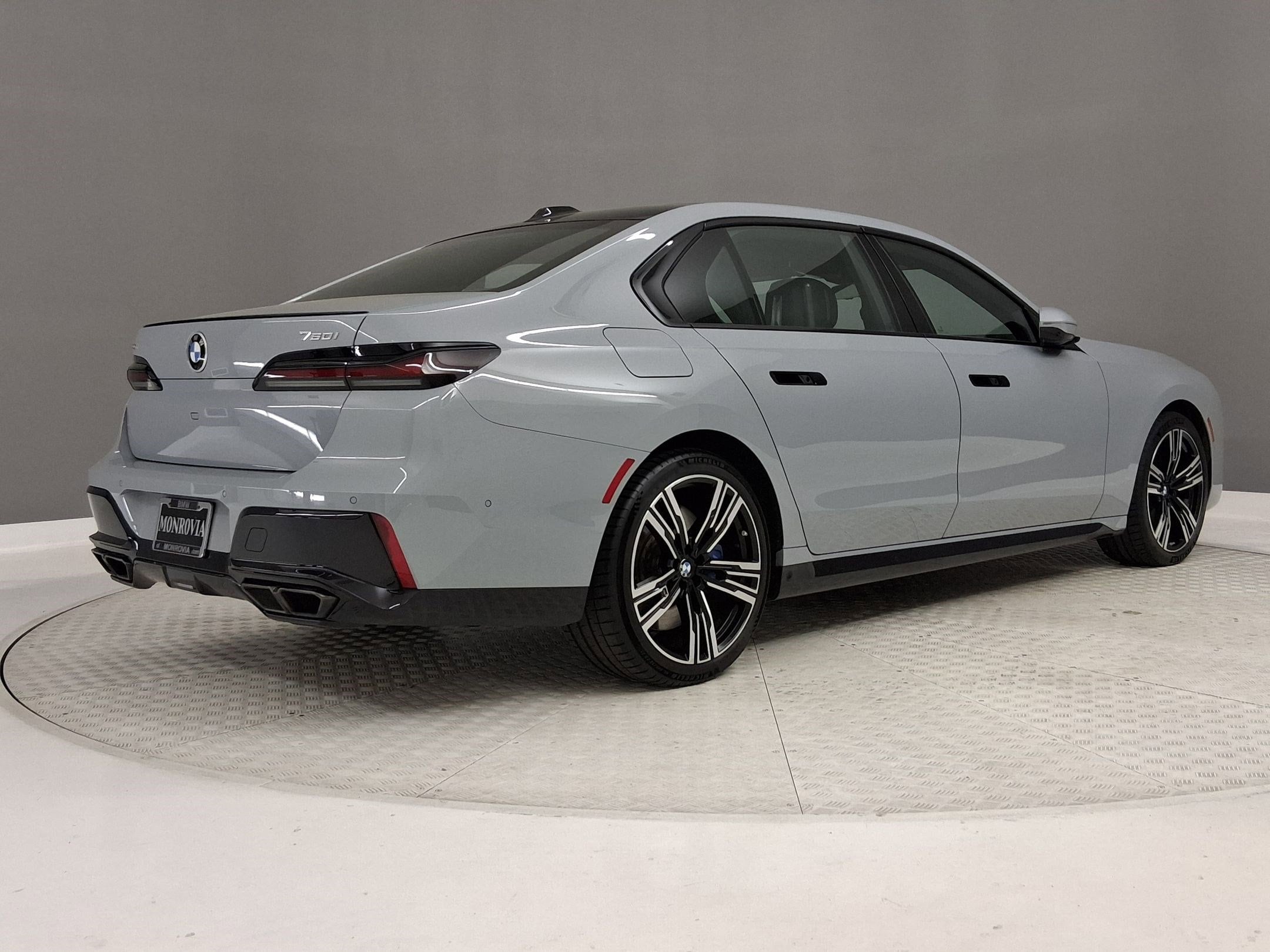 2023 BMW 760i xDrive photo 6