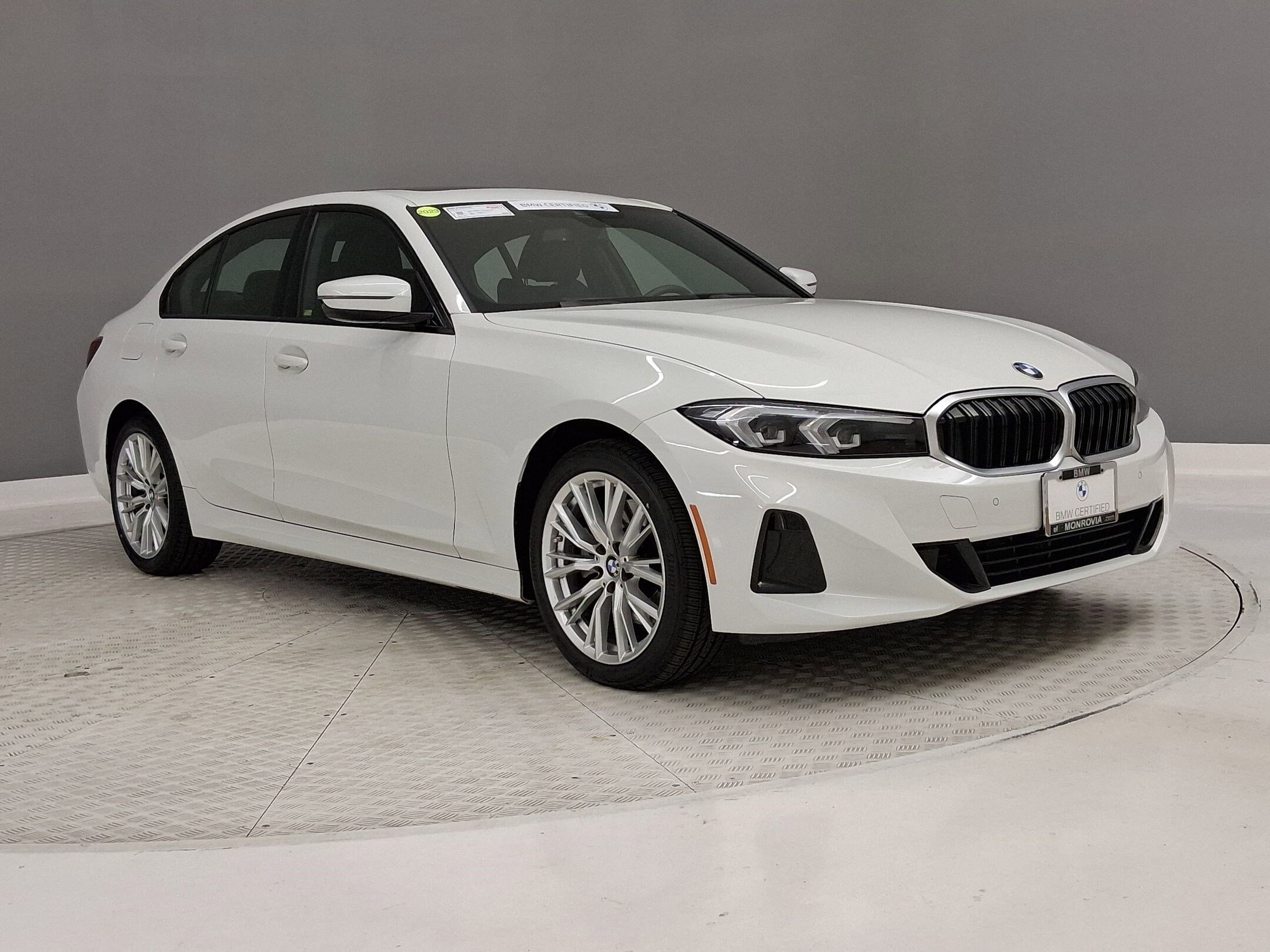 2023 BMW 330i photo 4