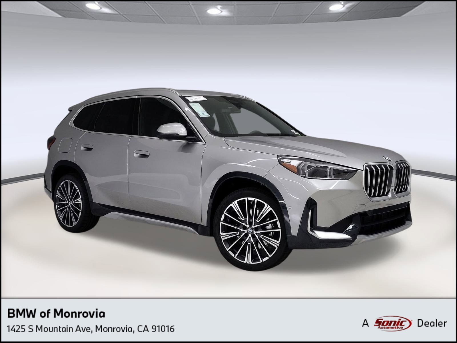 2025 BMW X1 28i's photo