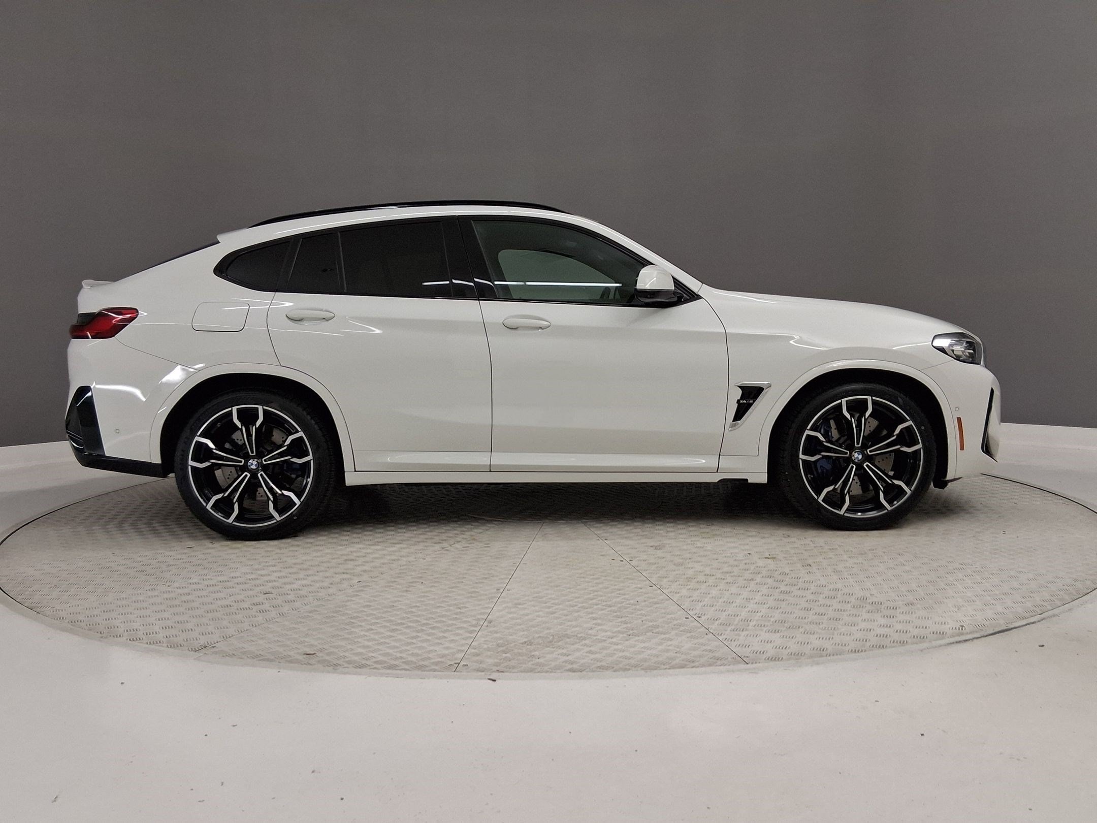 X4 M SUV
