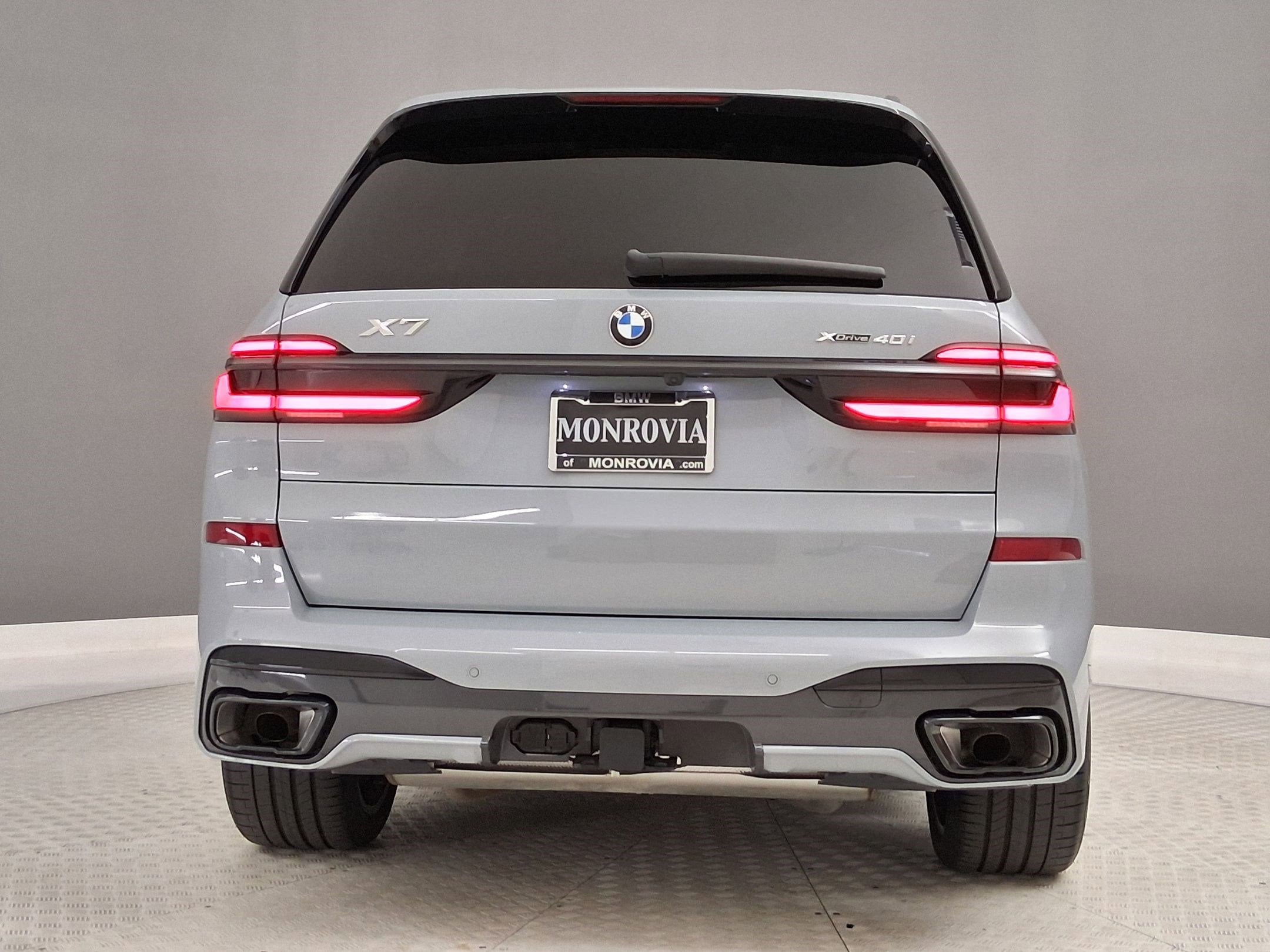 2025 BMW X7 xDrive40i photo 3