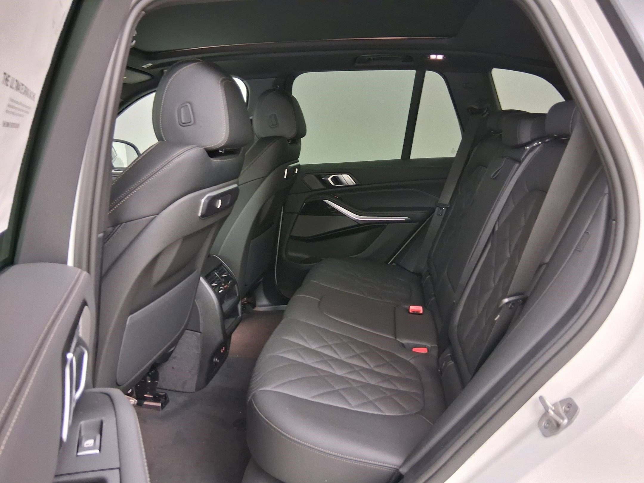 2026 BMW X5 50e - Photo 14