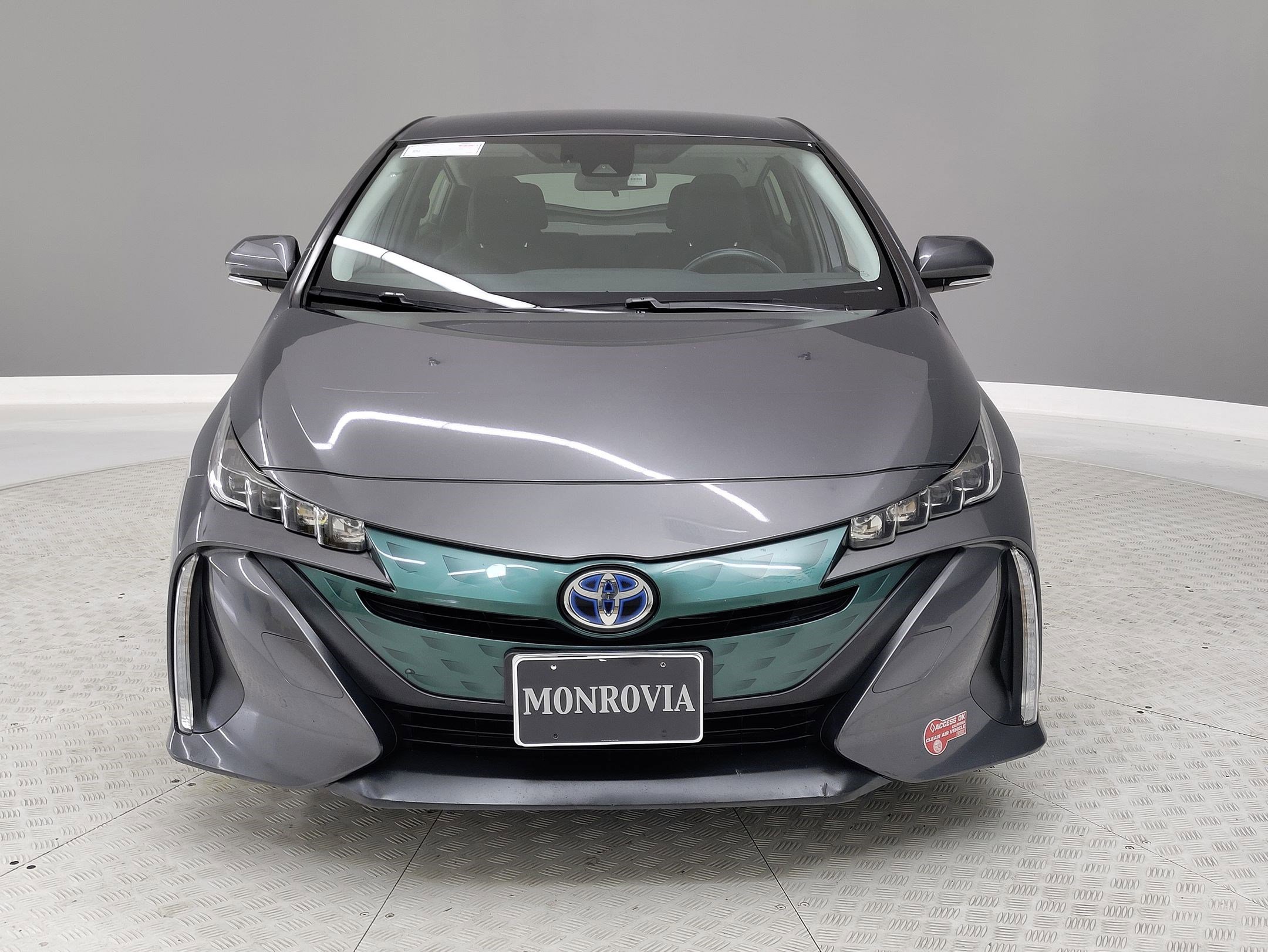 2017 Toyota Prius Prime Three photo 2