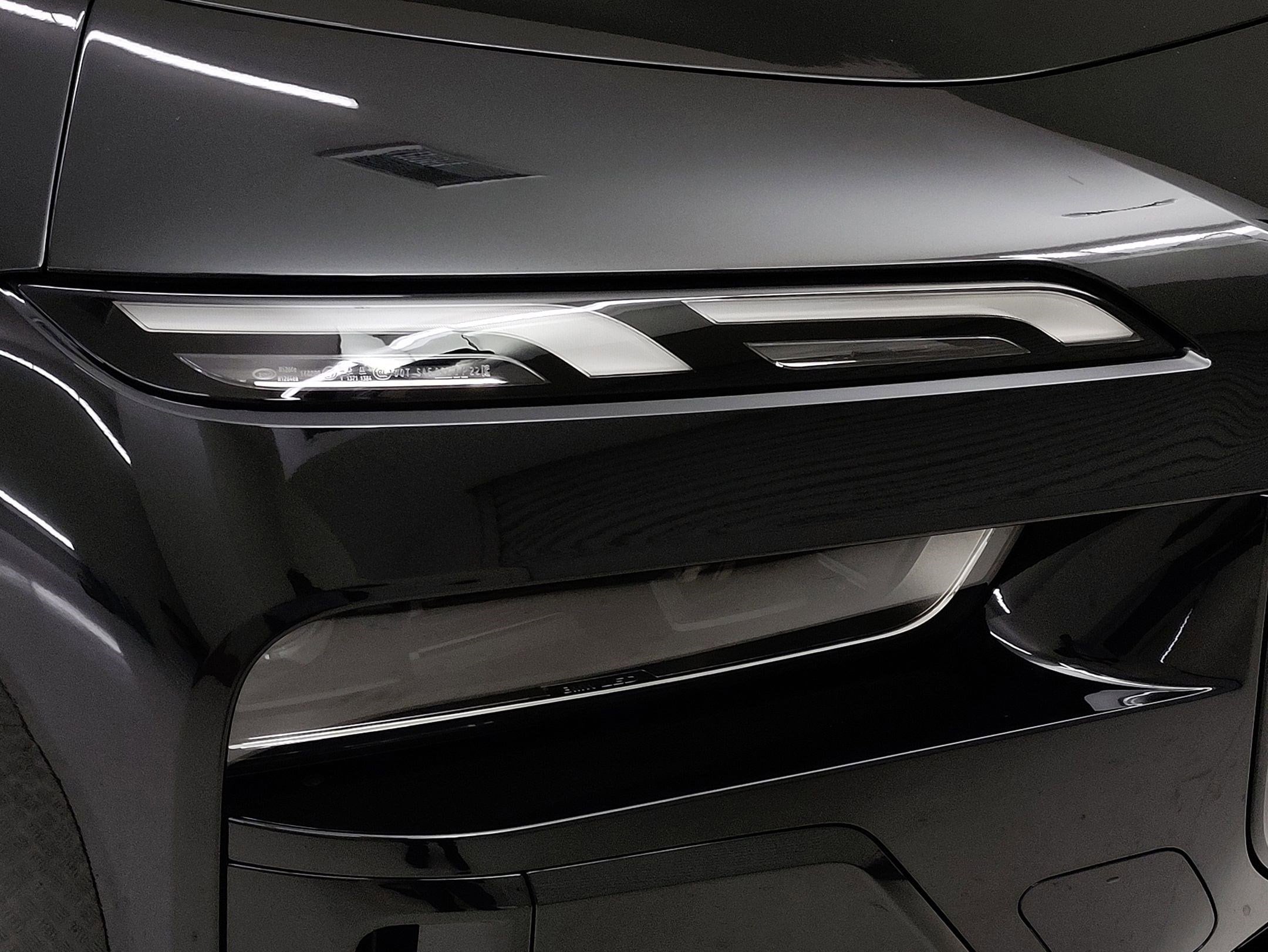 2025 BMW i7 xDrive60 photo 2