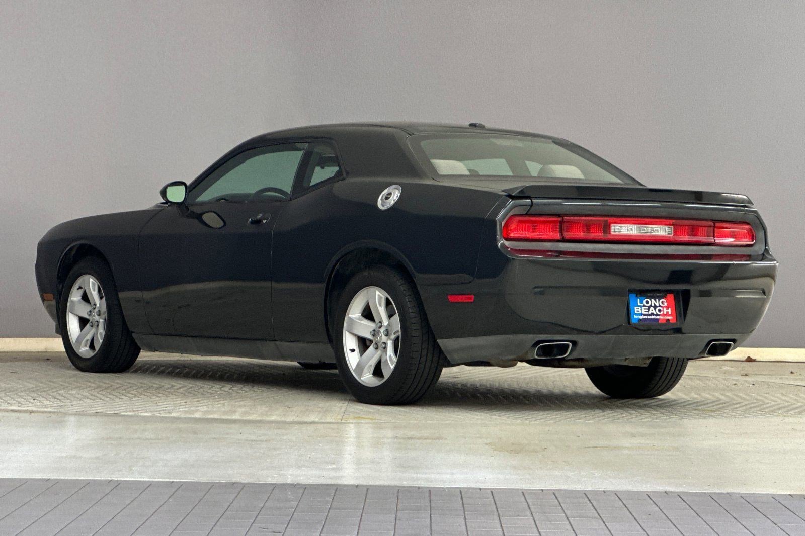 2010 Dodge Challenger R/T photo 3