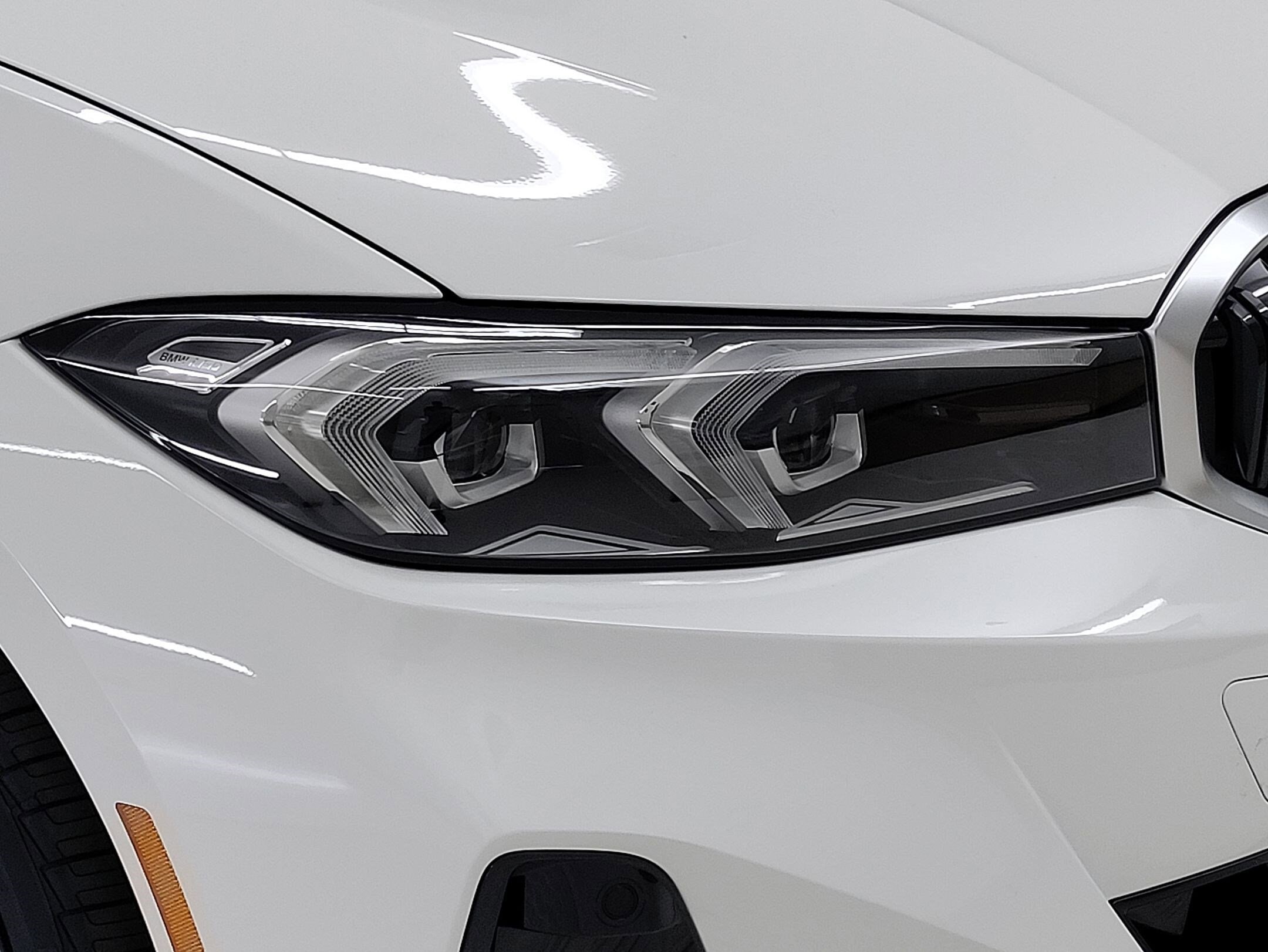 2026 Bmw 330i Sedan photo 3