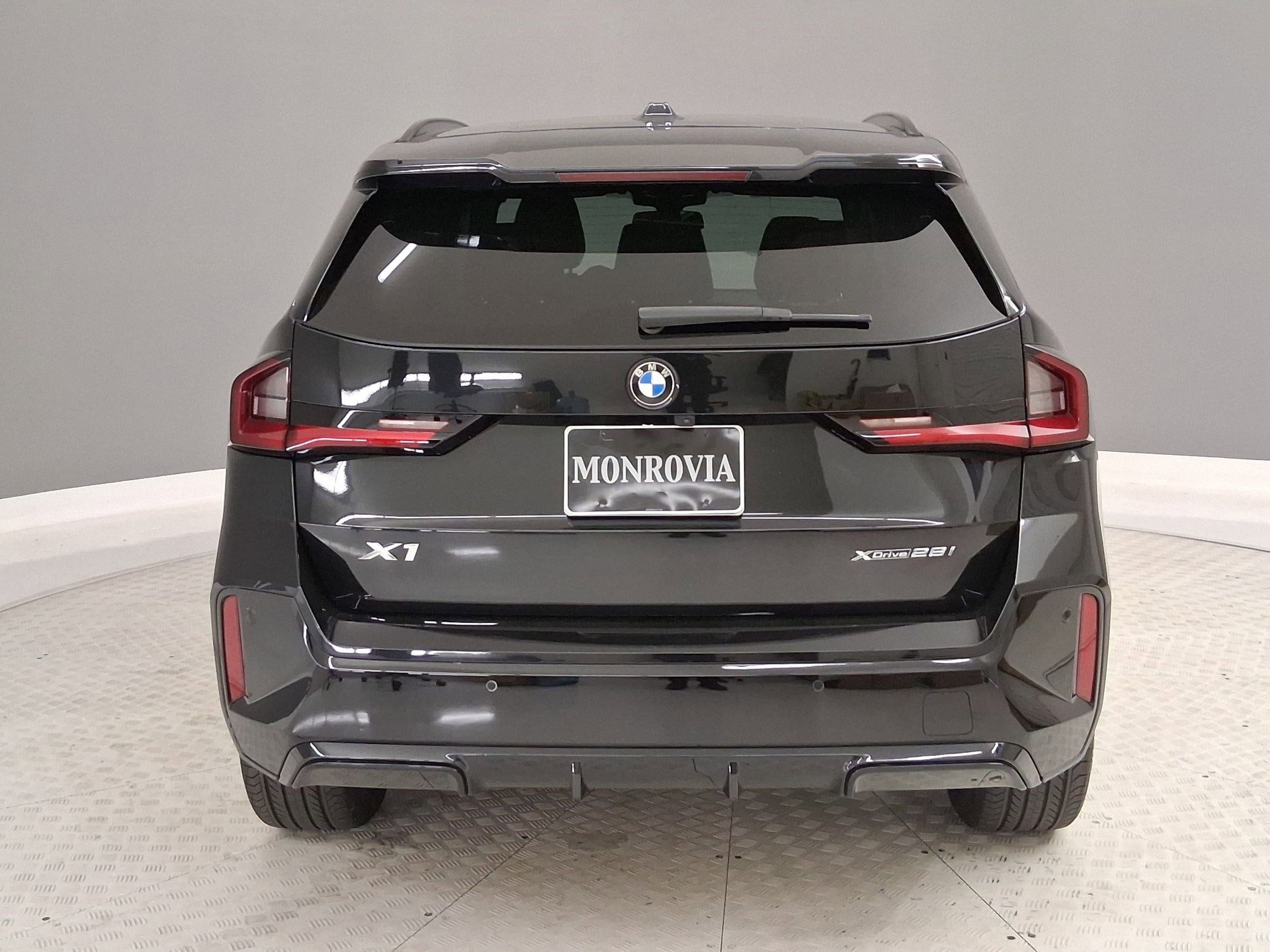 2023 BMW X1 xDrive28i photo 3