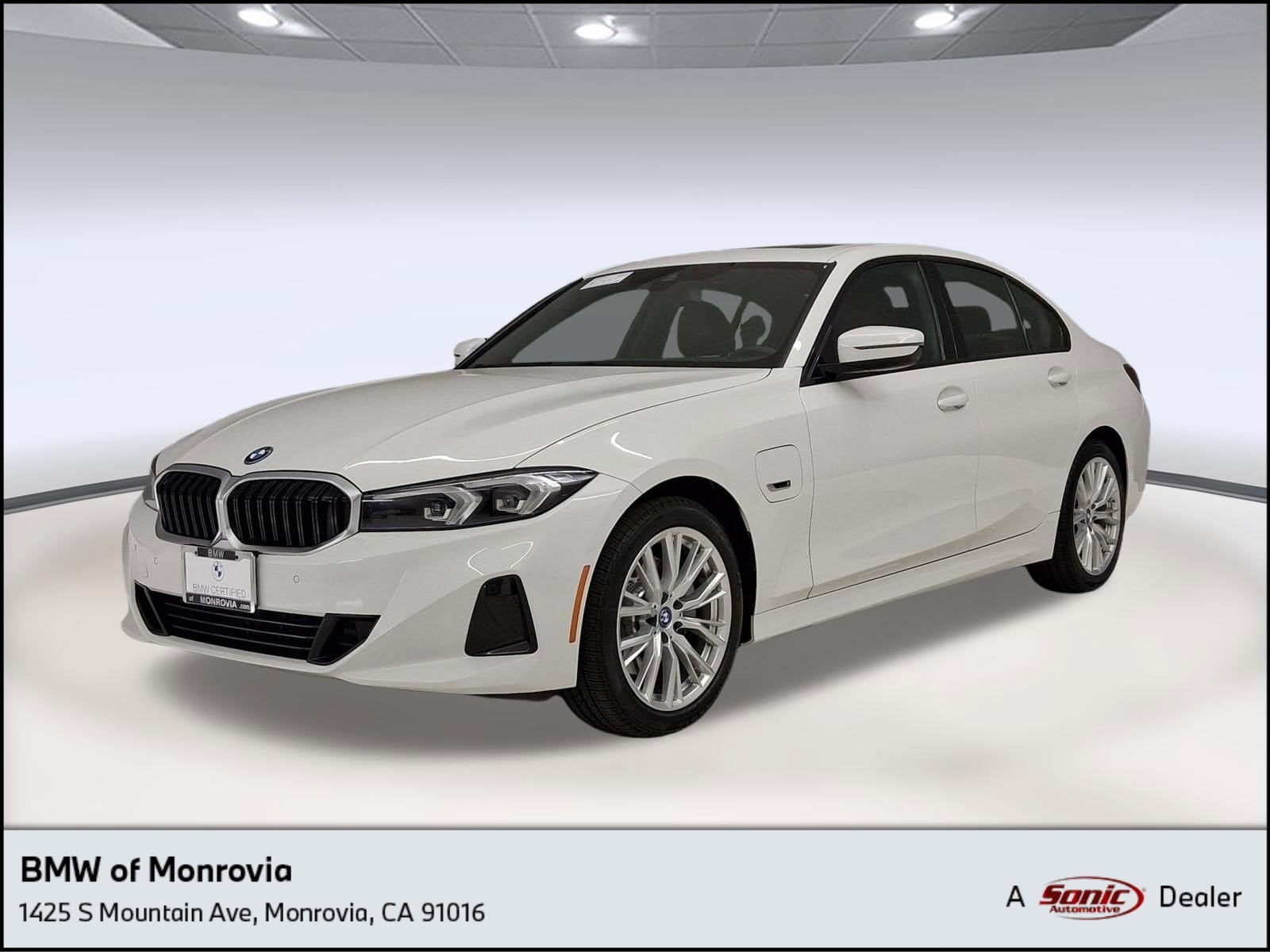 2023 BMW 3 Series 330e Sedan's photo