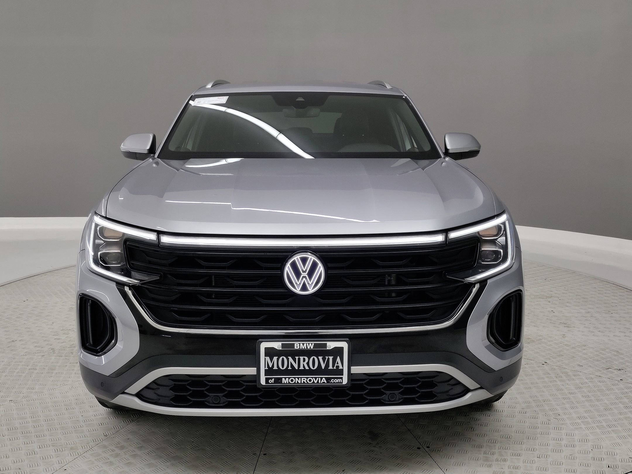 2024 Volkswagen Atlas Cross Sport SE Technology photo 2