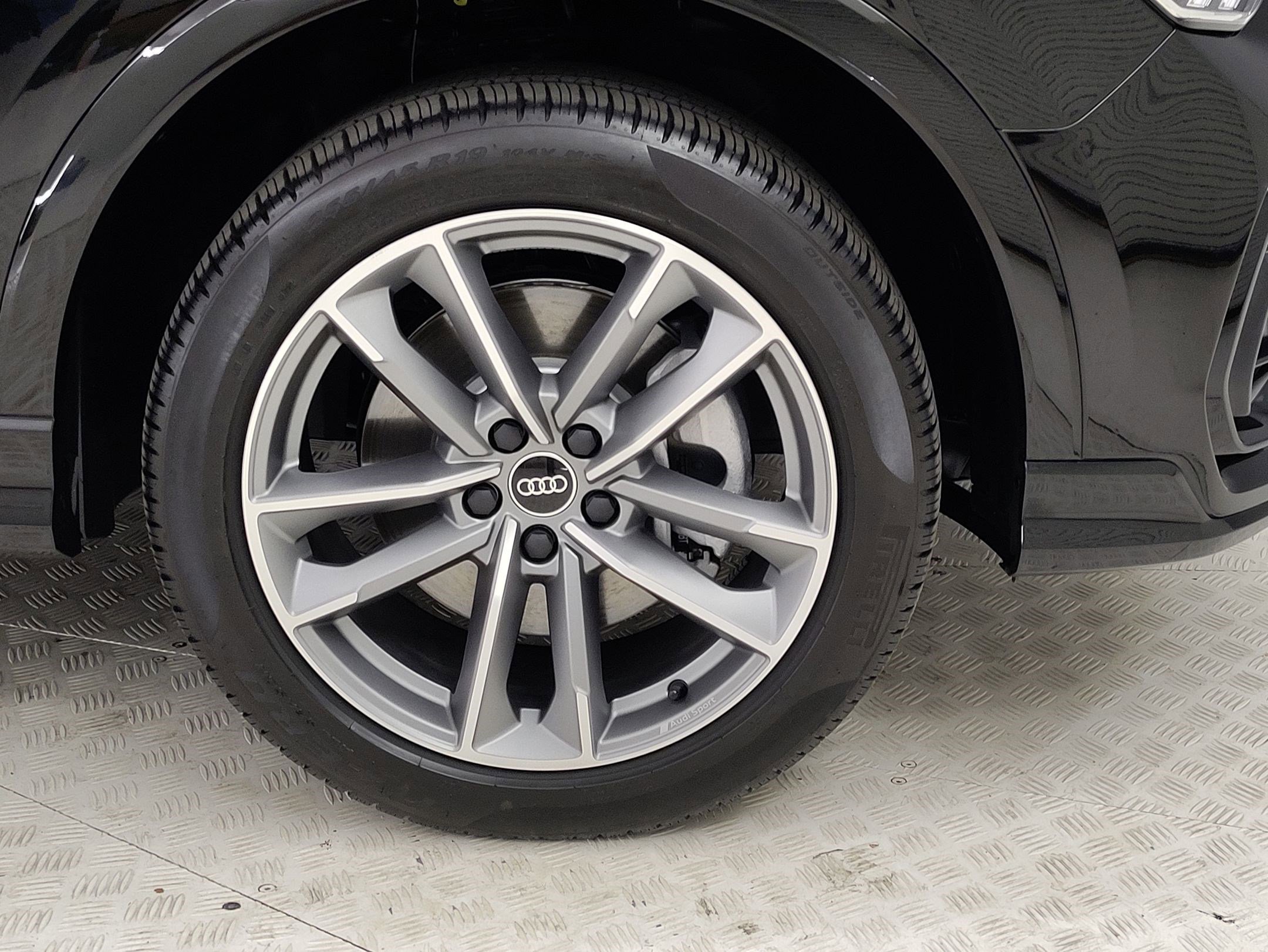 2024 Audi Q3 45 TFSI S line Premium photo 4