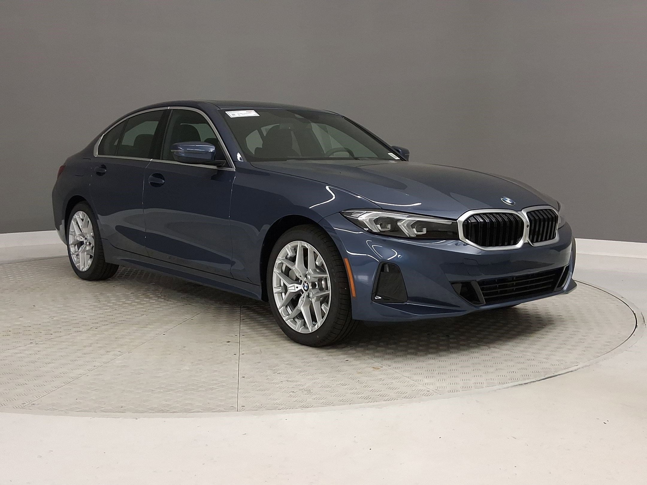 2026 BMW 330i photo 4