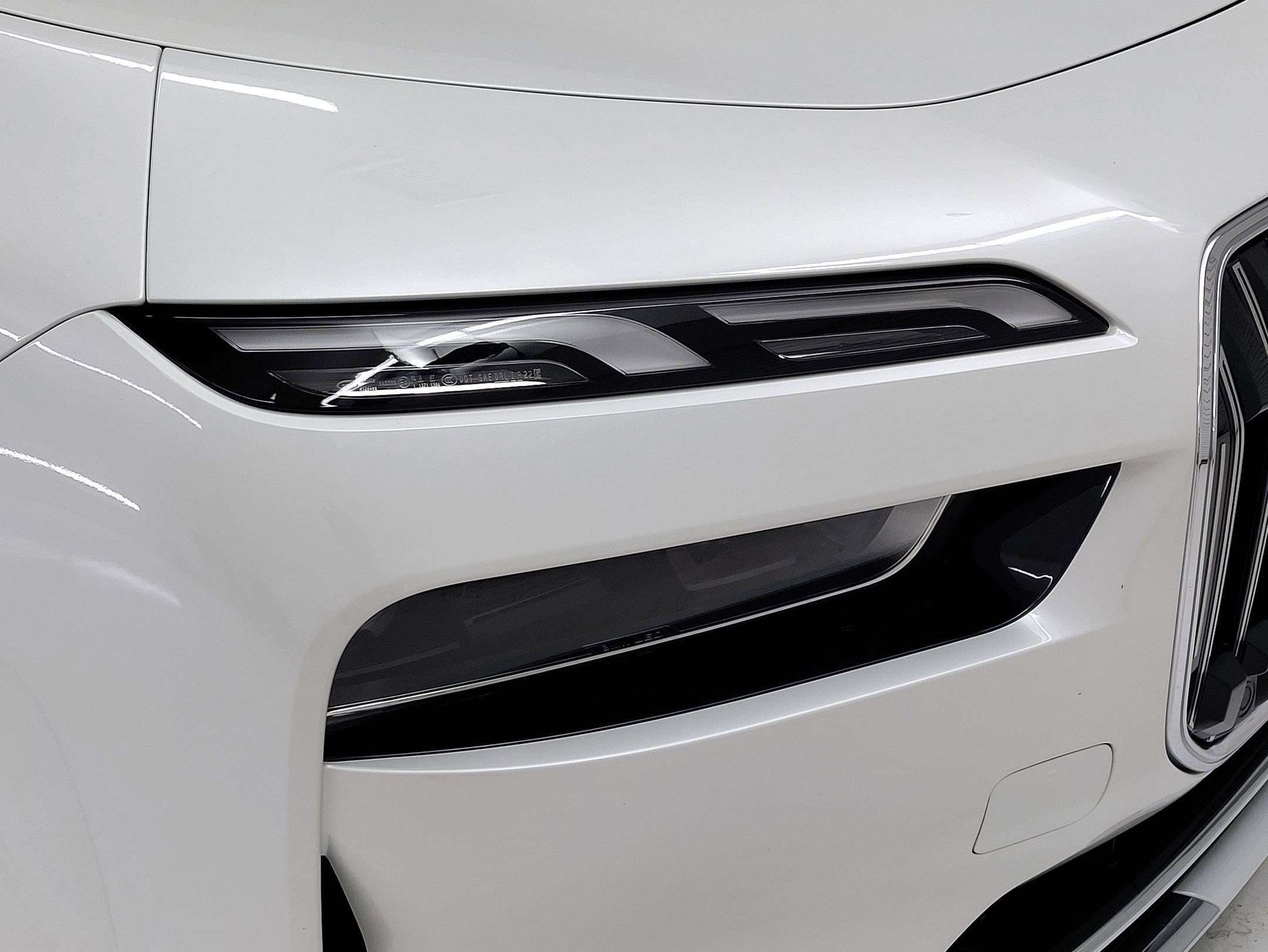 2025 BMW i7 xDrive60 photo 2