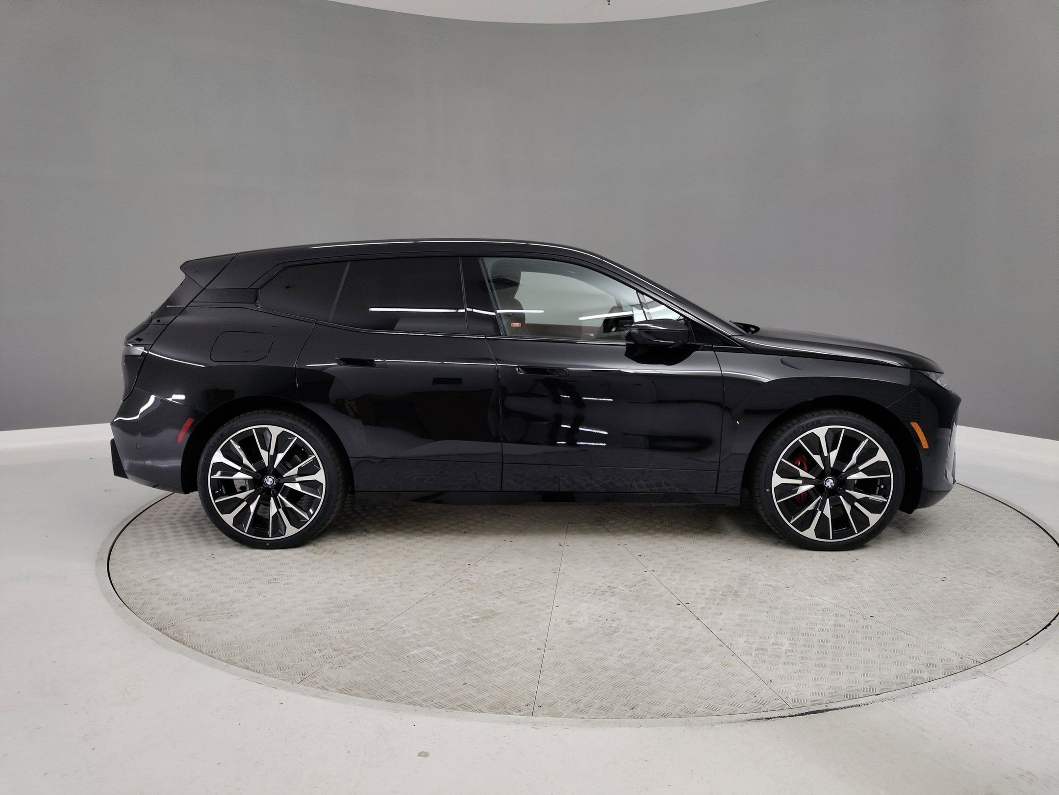 2026 BMW iX xDrive60 photo 4
