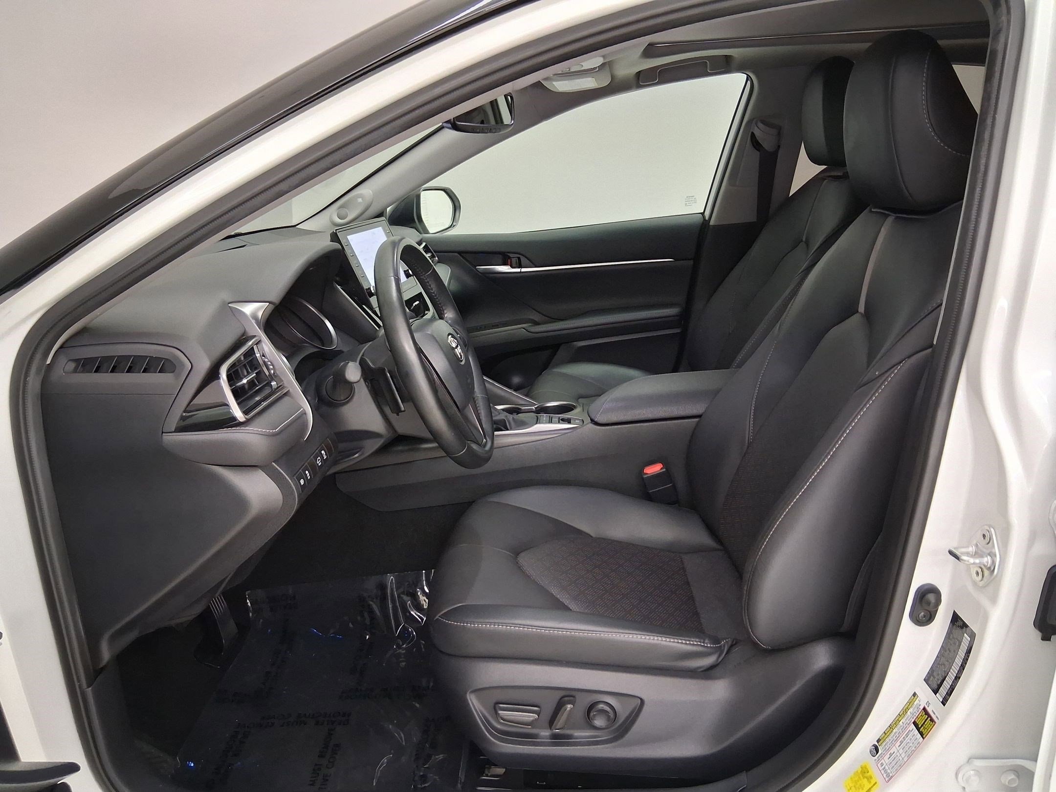 2023 Toyota Camry XSE V6 photo 2