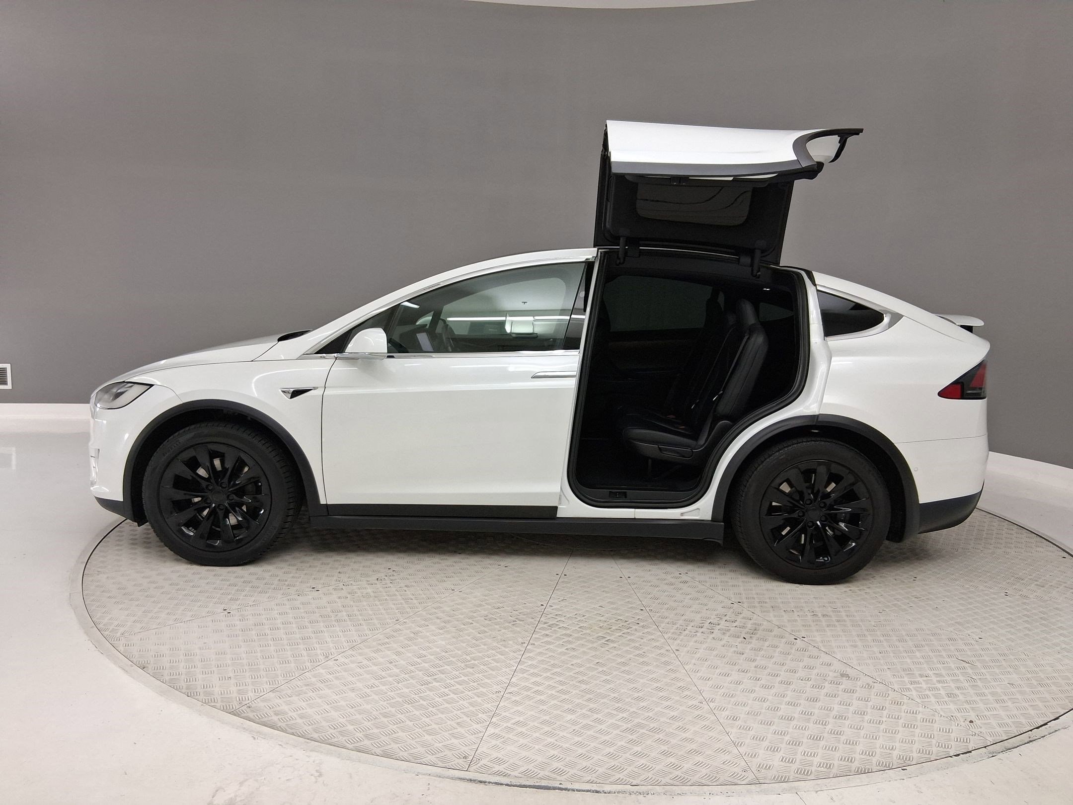 2020 Tesla Model X Long Range Plus photo 2