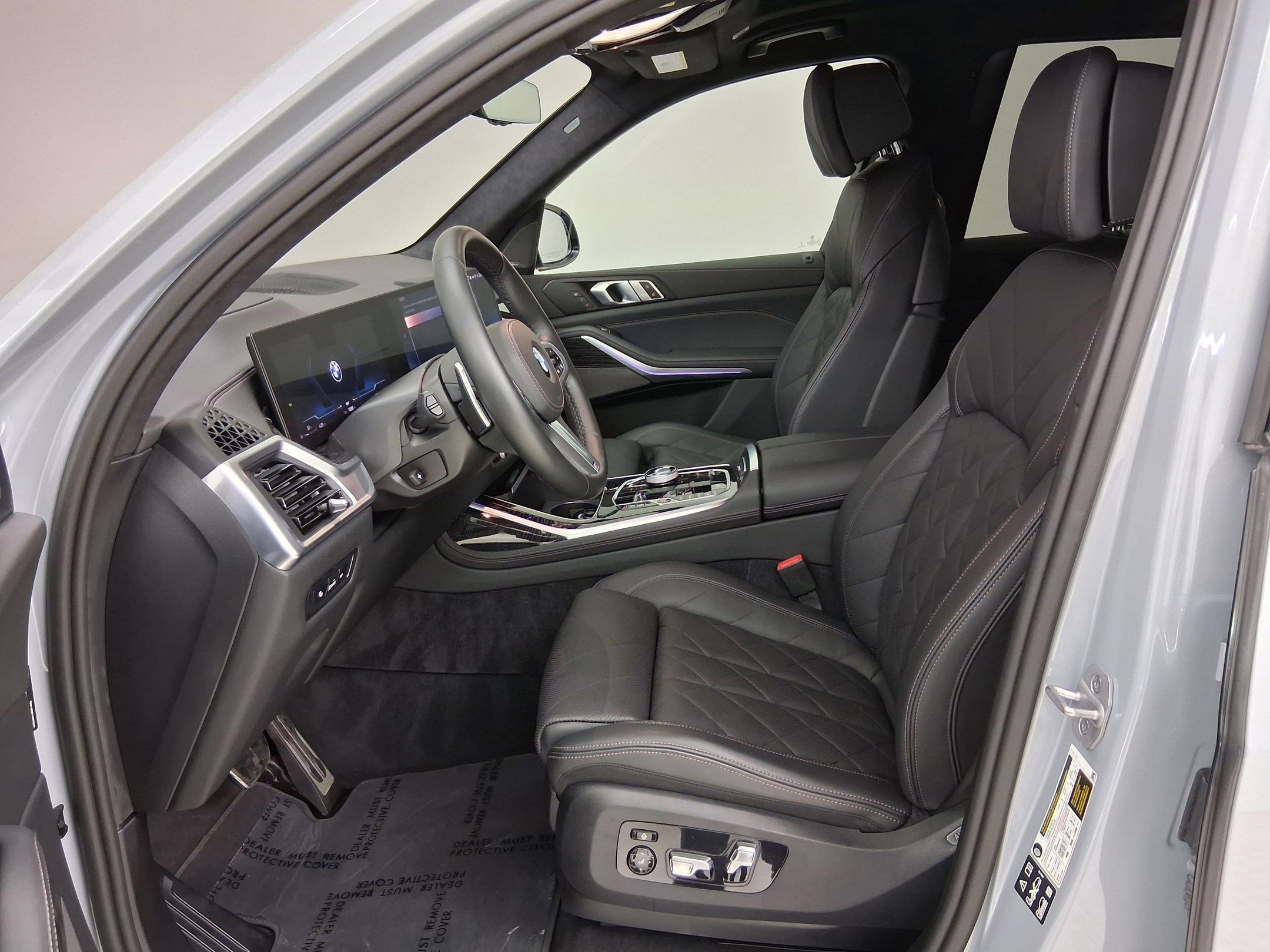 2025 BMW X7 xDrive40i photo 2