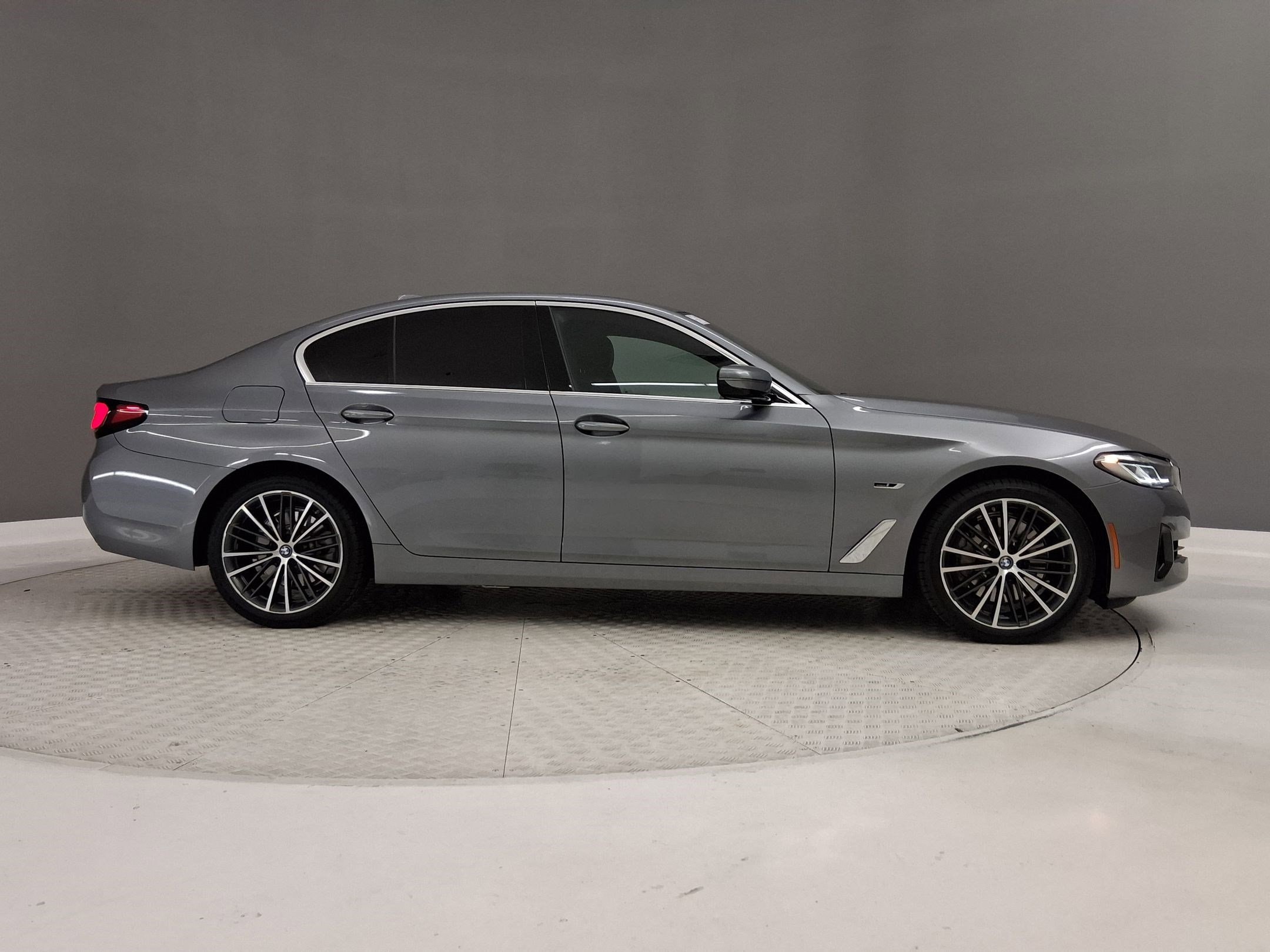 2023 BMW 530e photo 5
