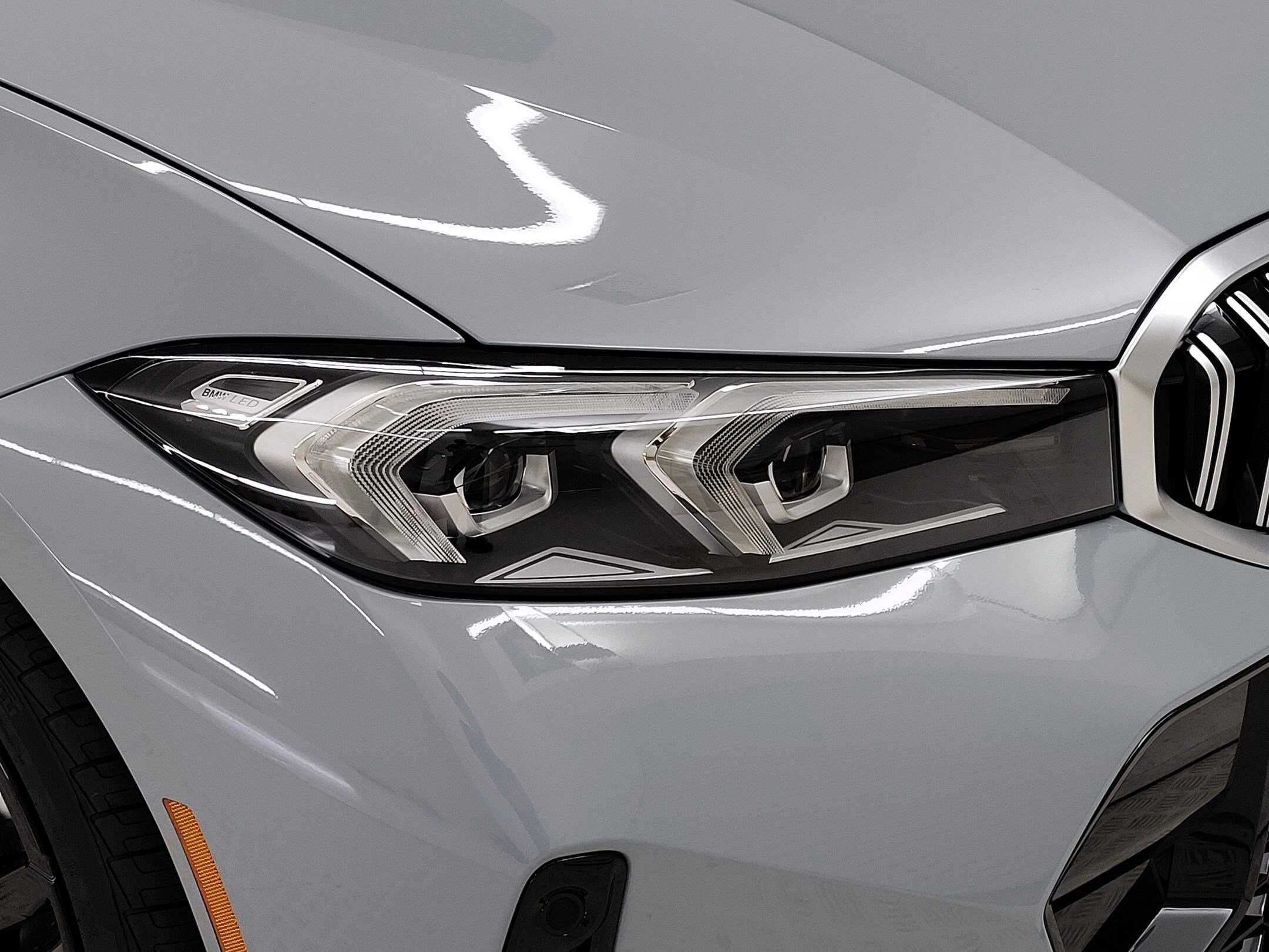 2026 Bmw 330i Sedan photo 3