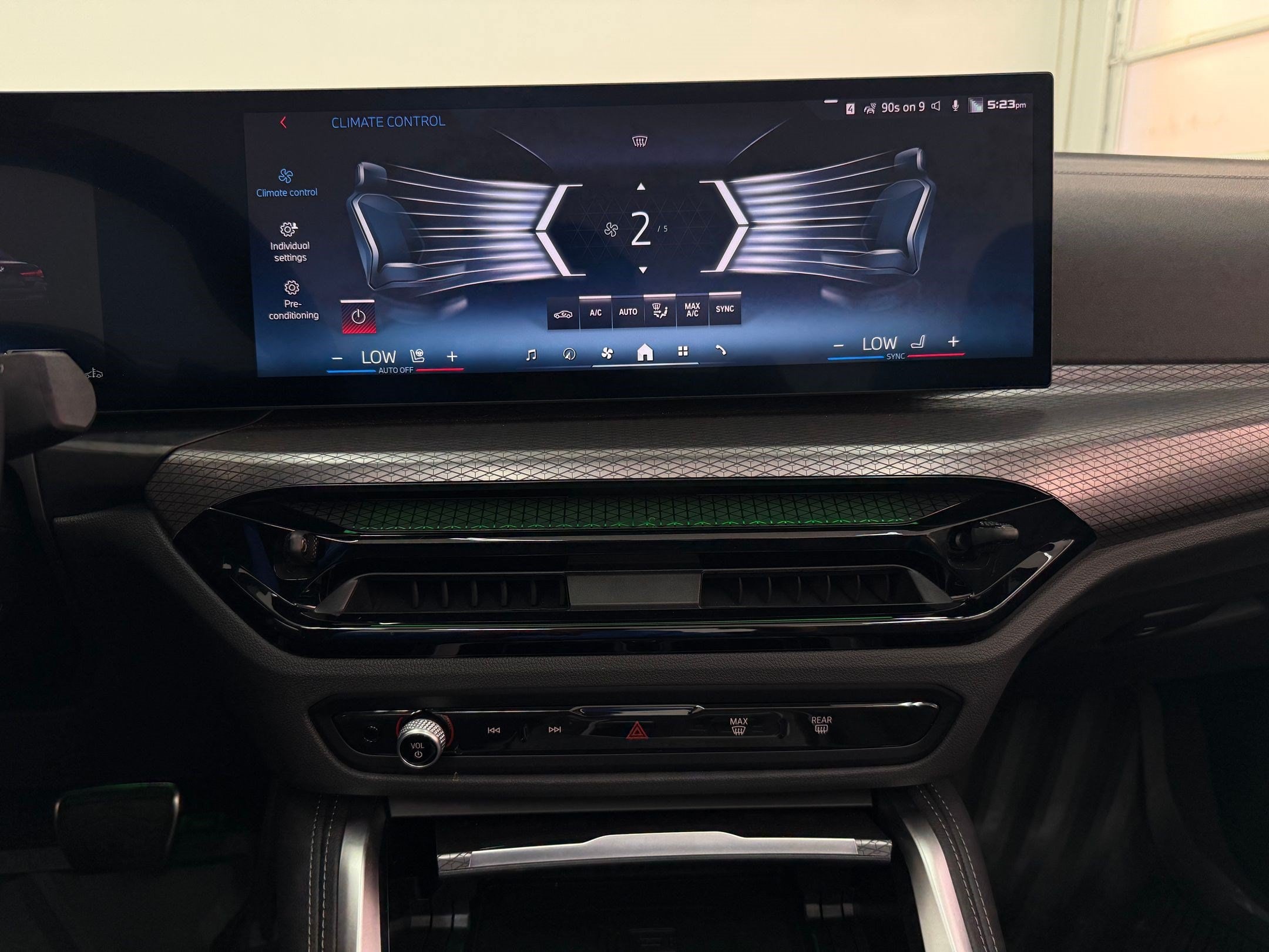 2025 BMW 4 Series M440i - Photo 32