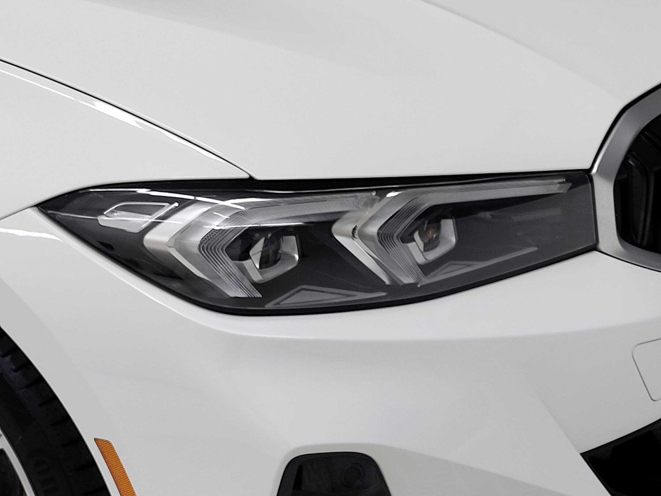 2023 Bmw 330e Sedan photo 3