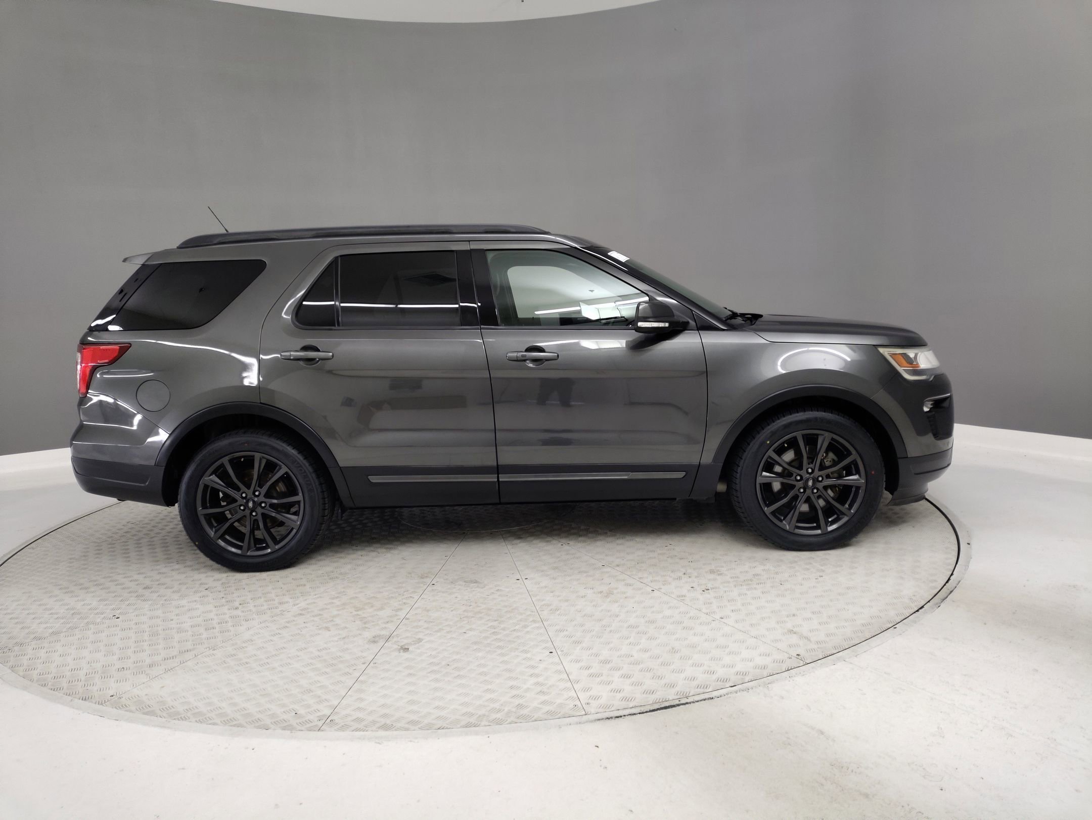 2018 Ford Explorer XLT photo 3