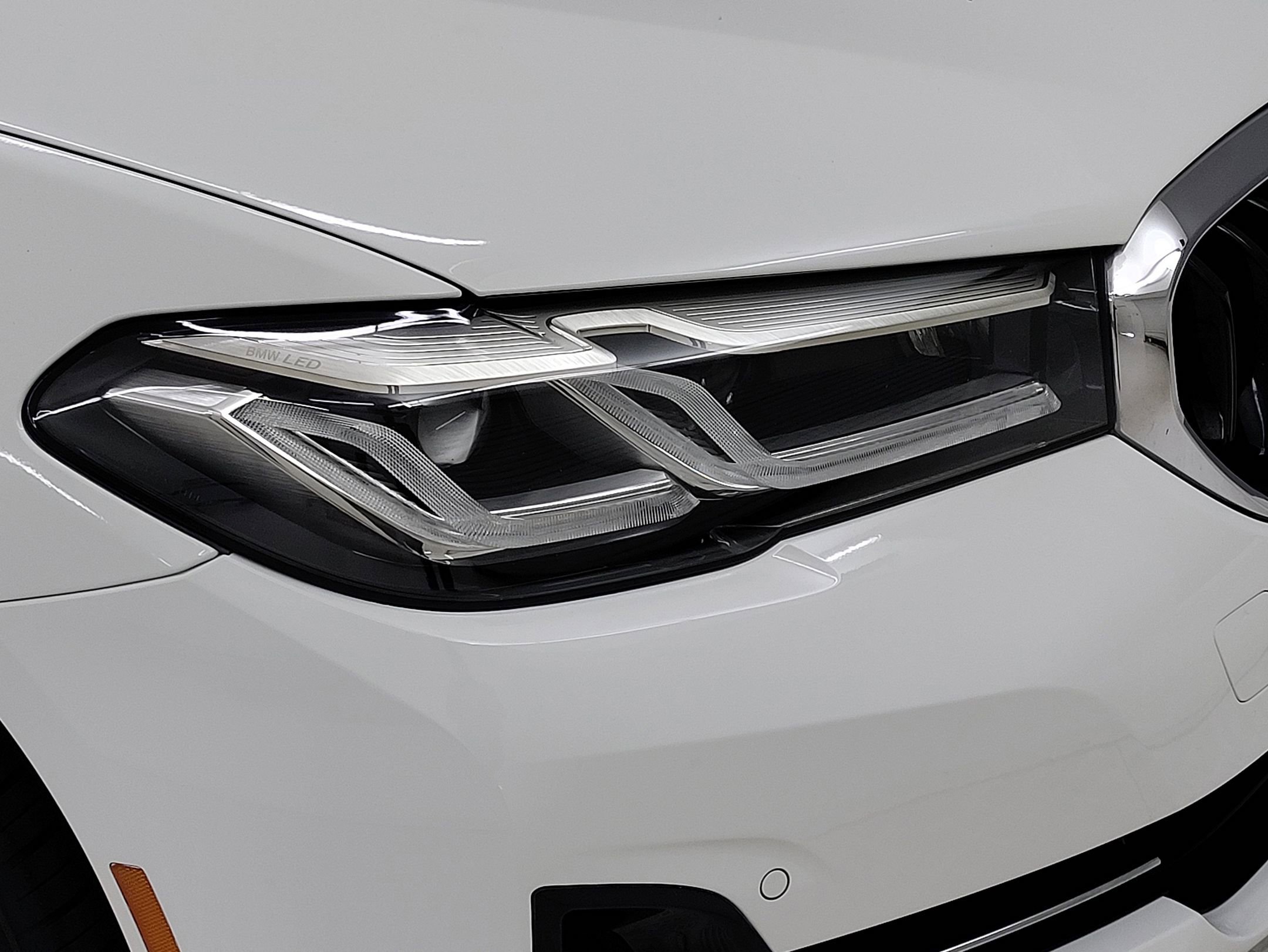 2023 Bmw 530e 5-Series photo 3