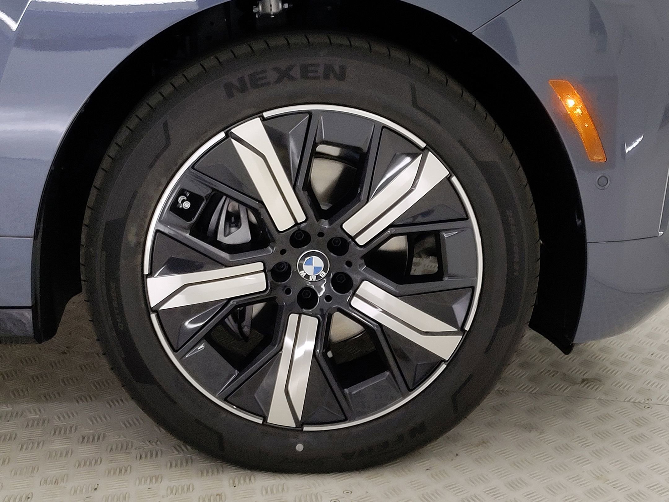 2026 Bmw iX photo 4