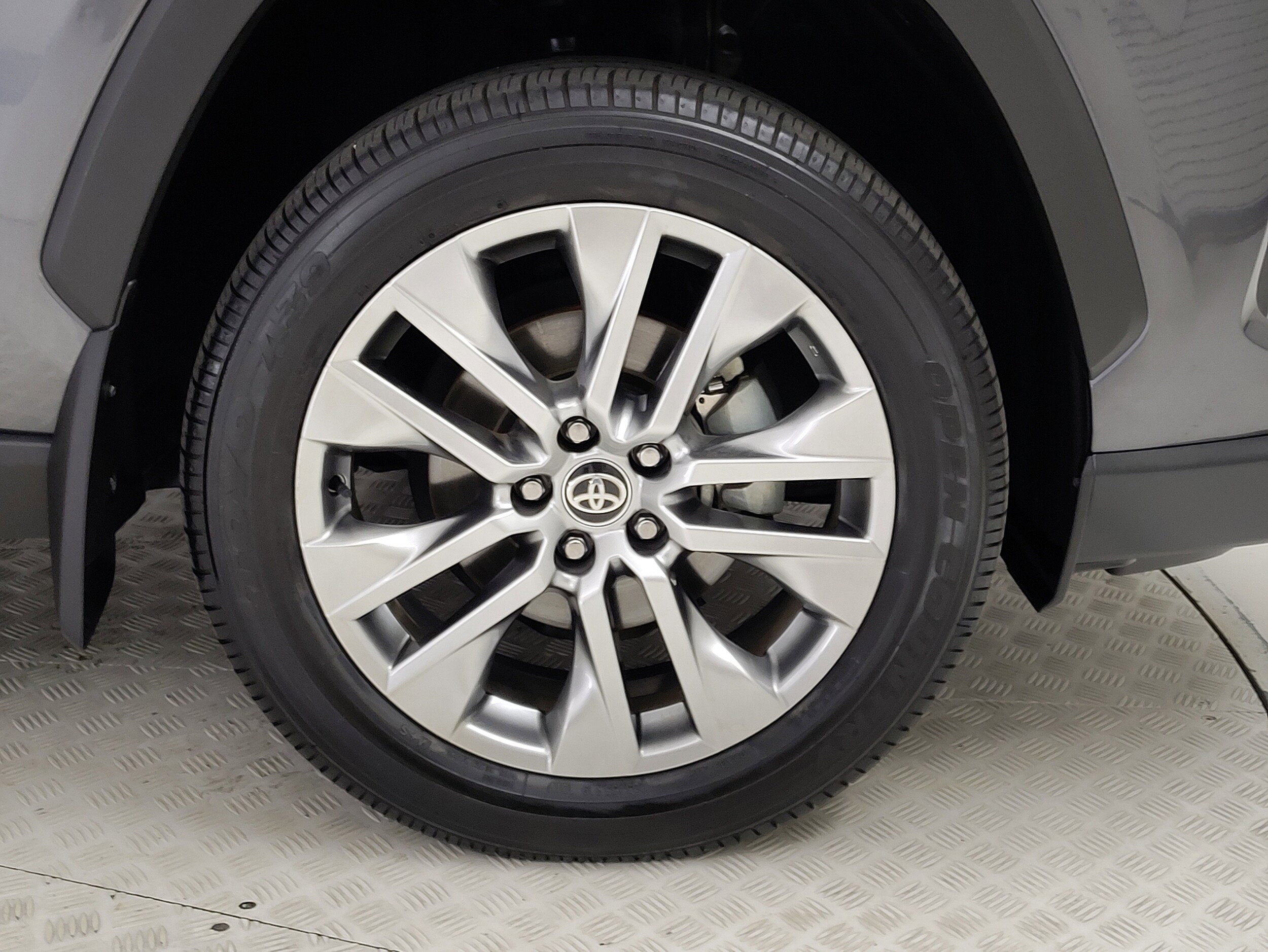 2024 Toyota RAV4 XLE Premium photo 4