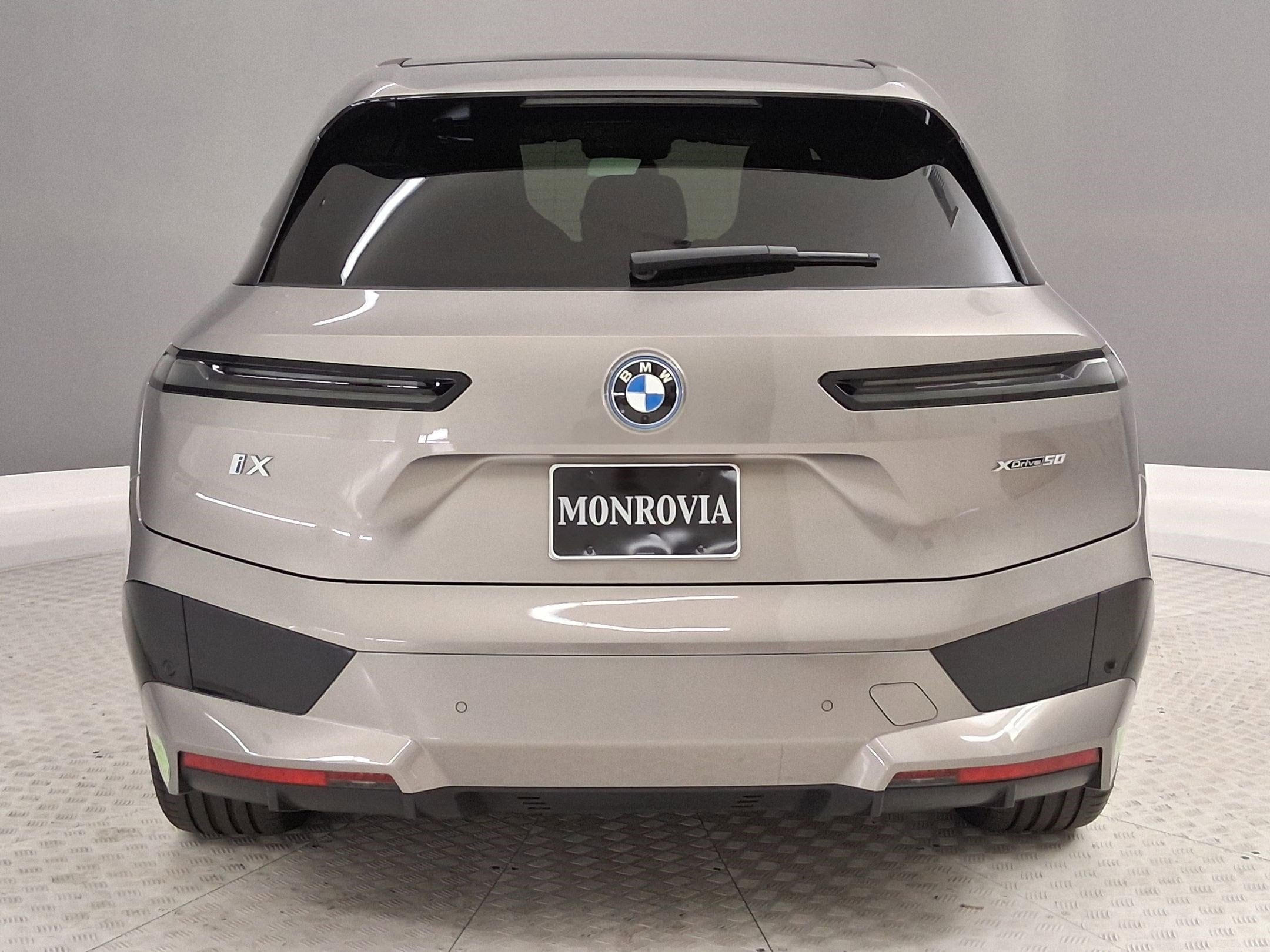 2023 BMW iX xDrive50 photo 3