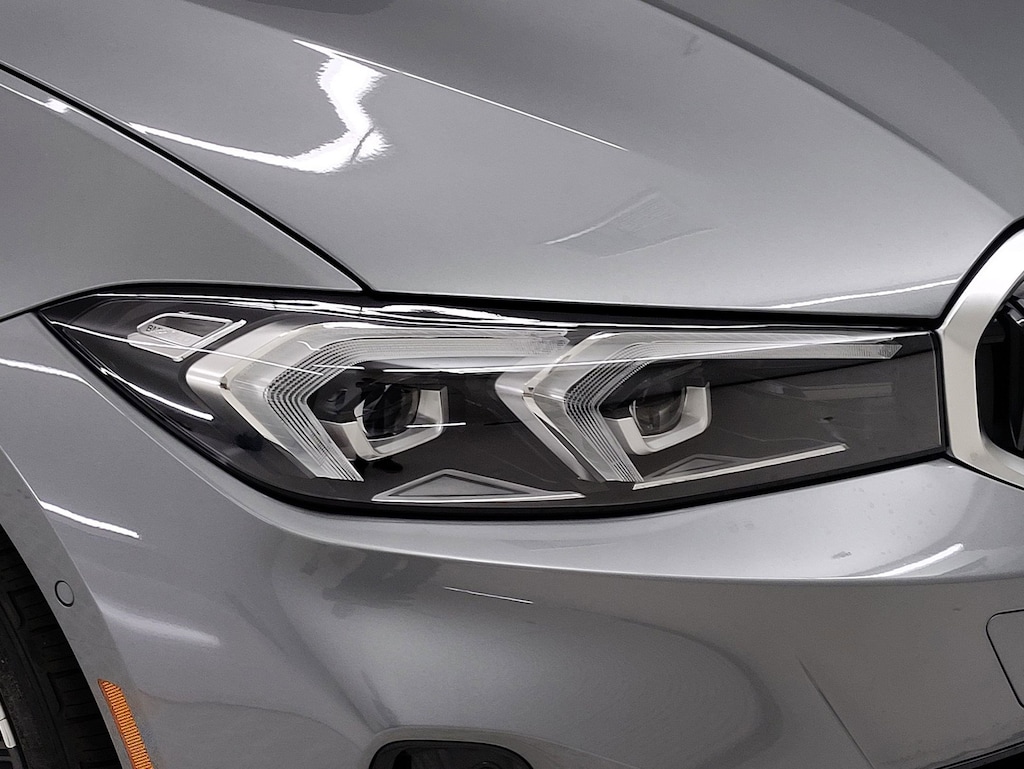 New 2025 BMW 330i Sedan