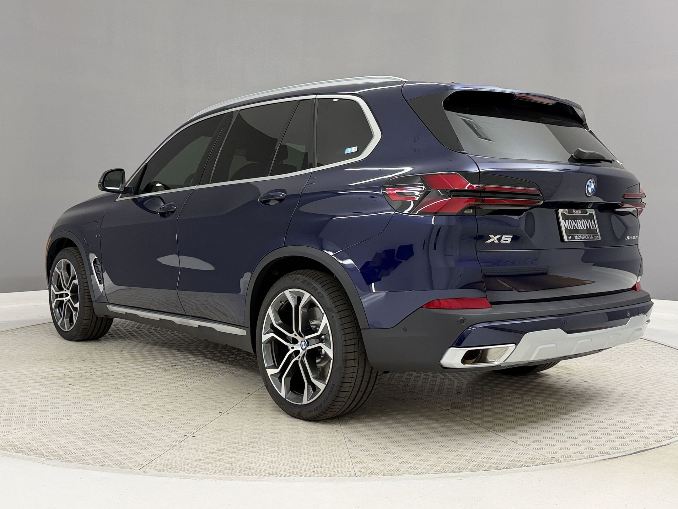 New 2026 BMW X5 PHEV SUV