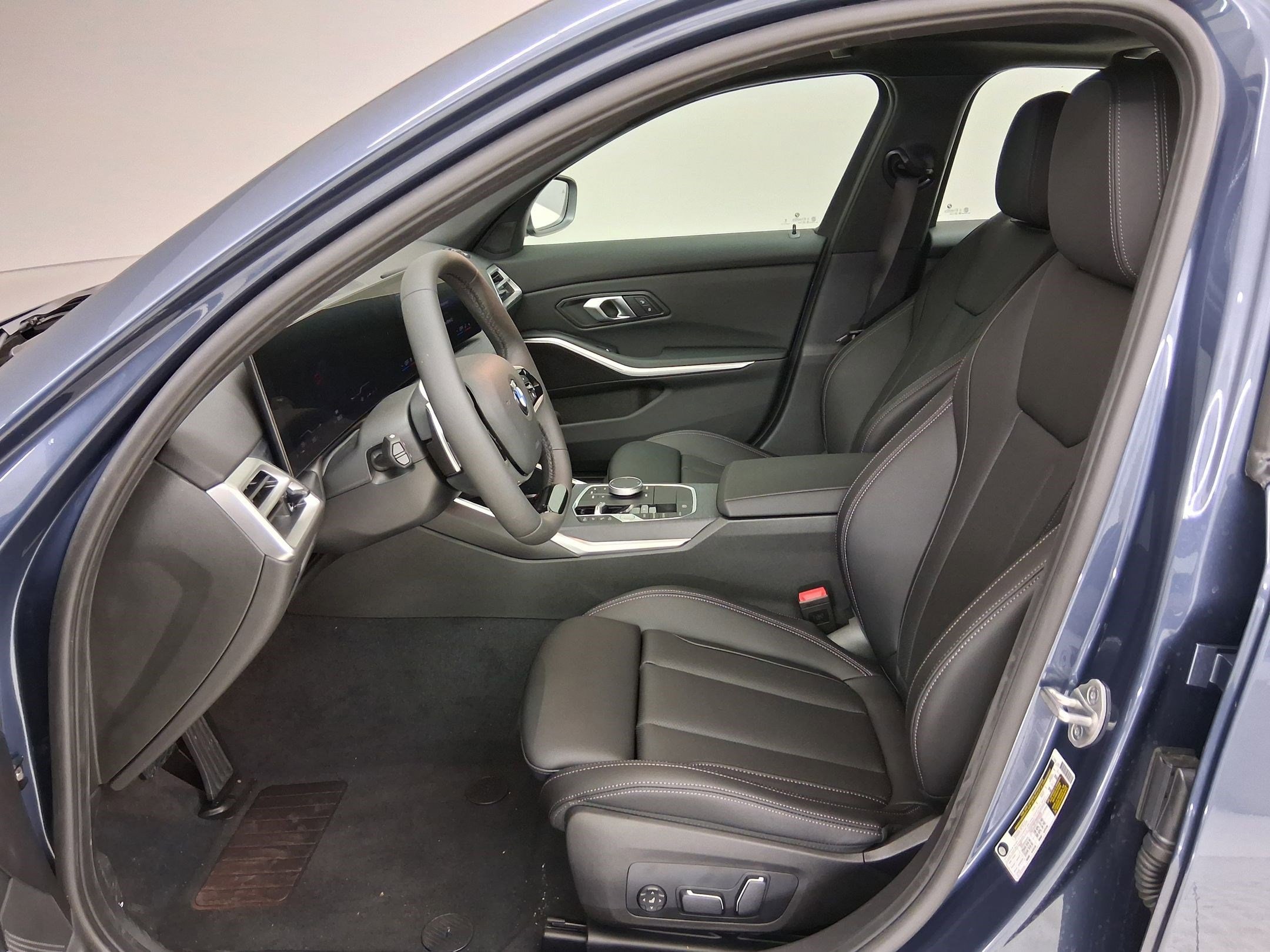 2026 BMW 330i photo 2