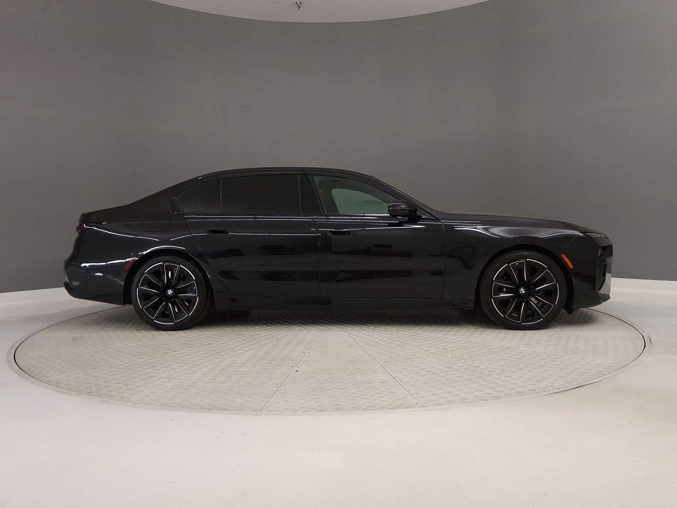 2024 BMW 760i xDrive photo 5