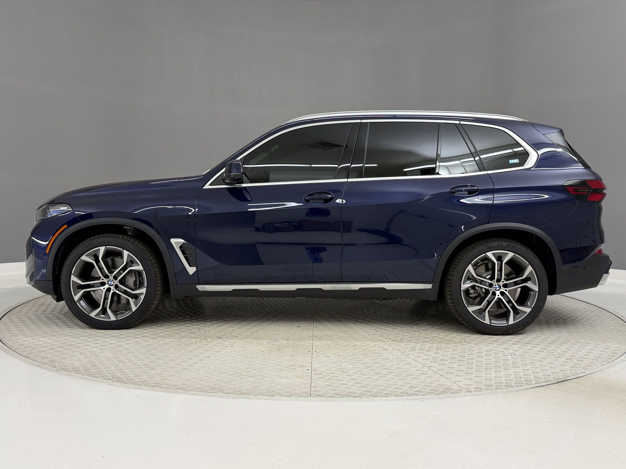 New 2026 BMW X5 PHEV SUV