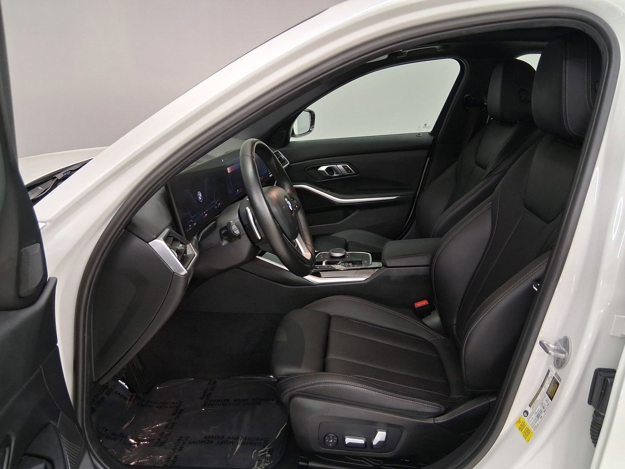 2023 BMW 330i photo 2