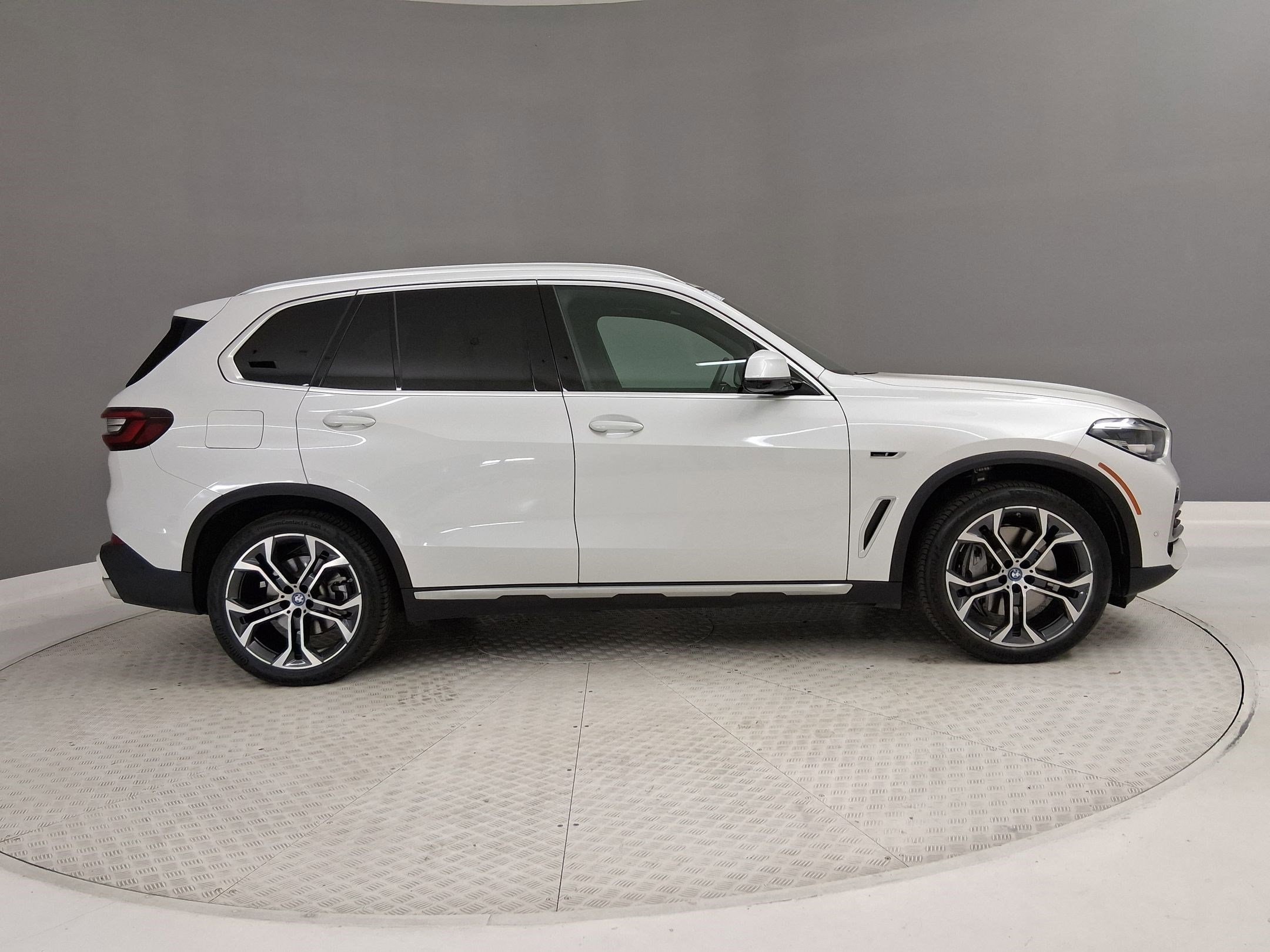 2023 BMW X5 PHEV xDrive45e photo 5