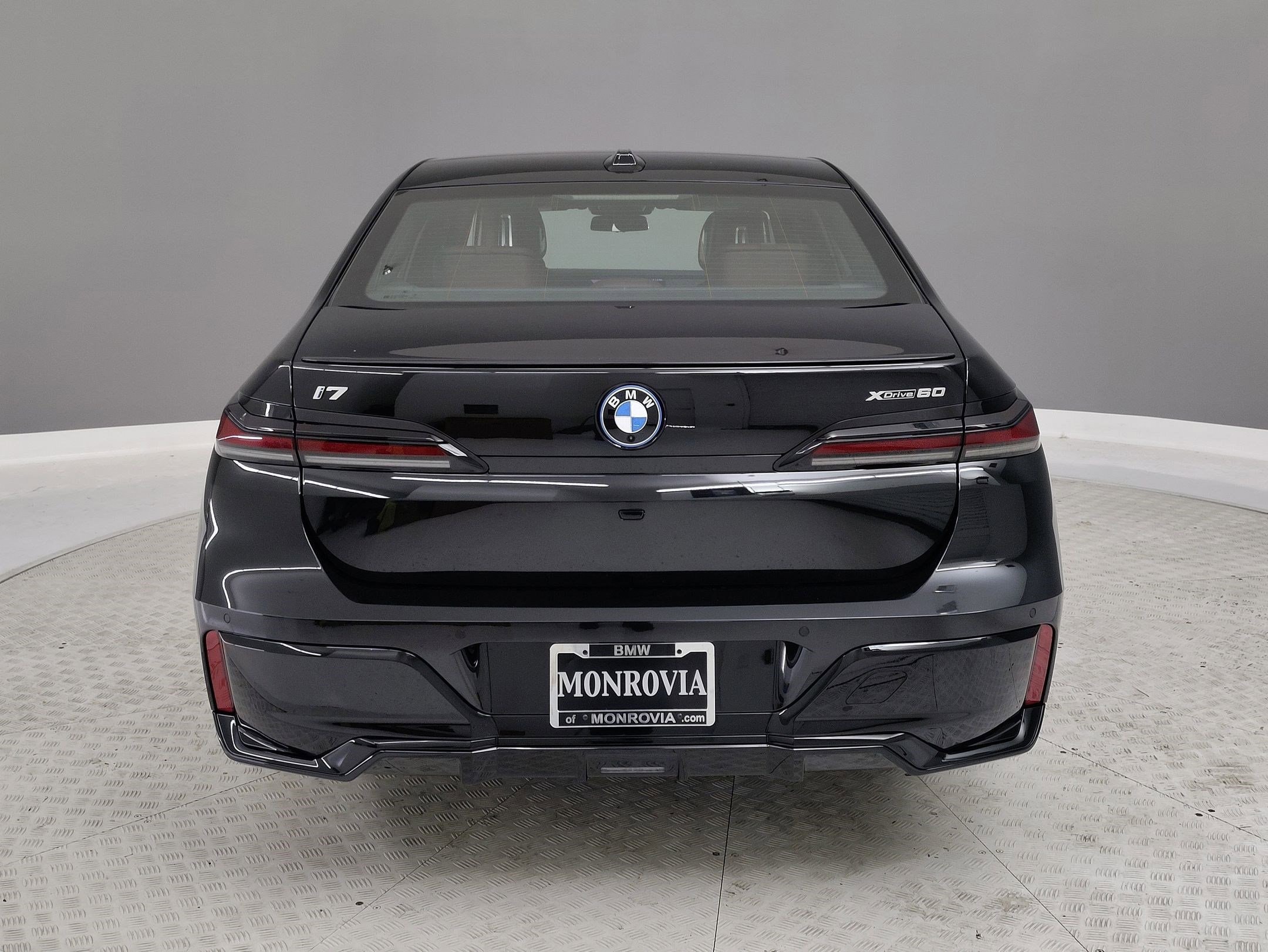 2025 BMW i7 xDrive60 photo 6