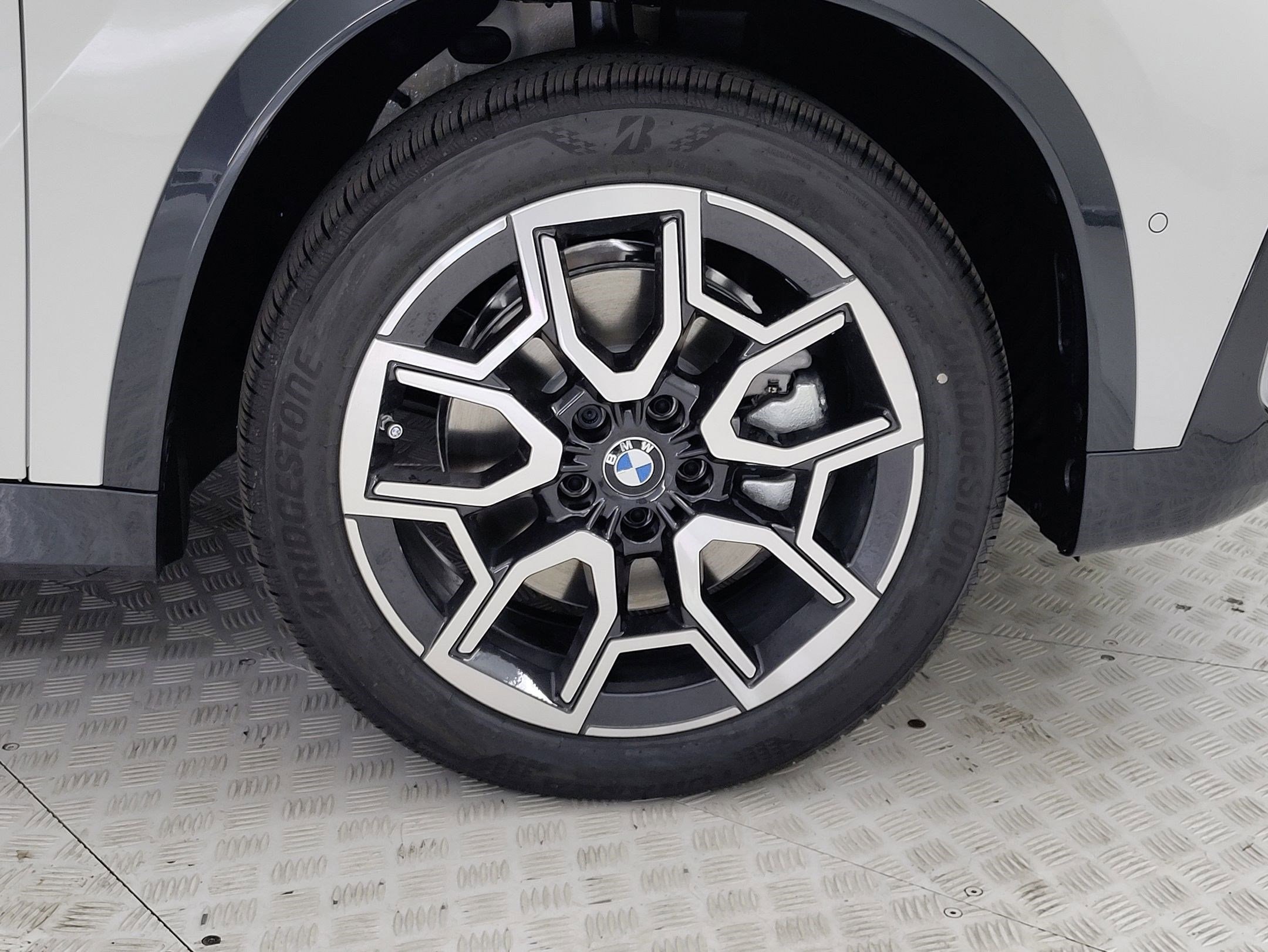 2026 BMW X1 xDrive28i photo 4