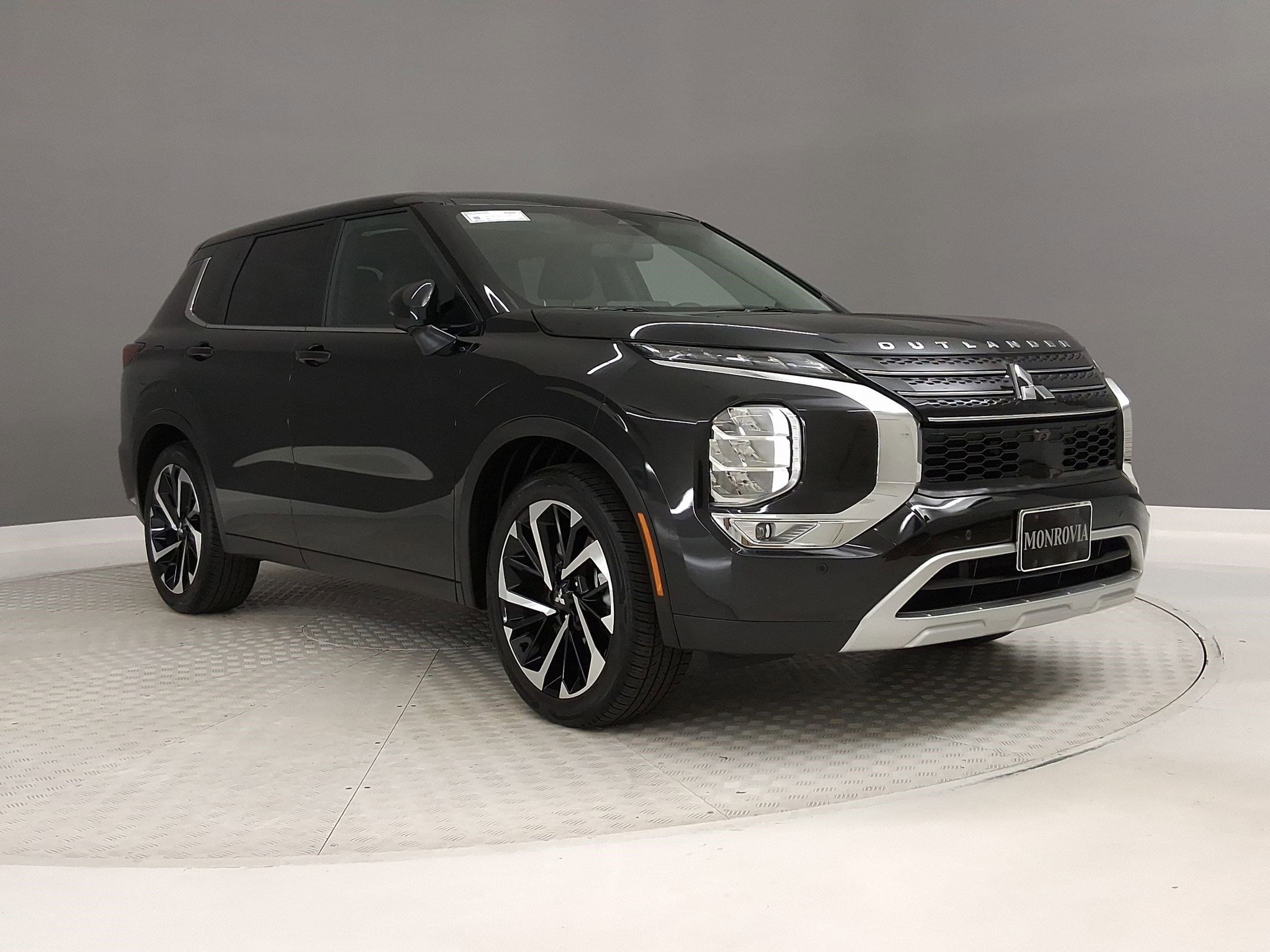 2024 Mitsubishi Outlander SE photo 4