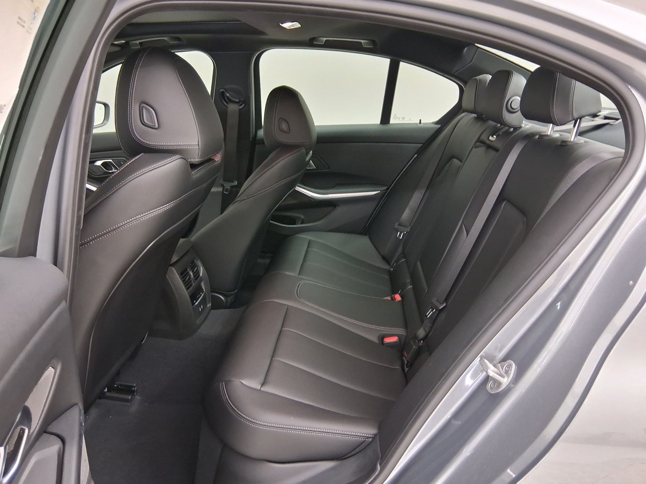 2026 BMW 3 Series 330i - Photo 14