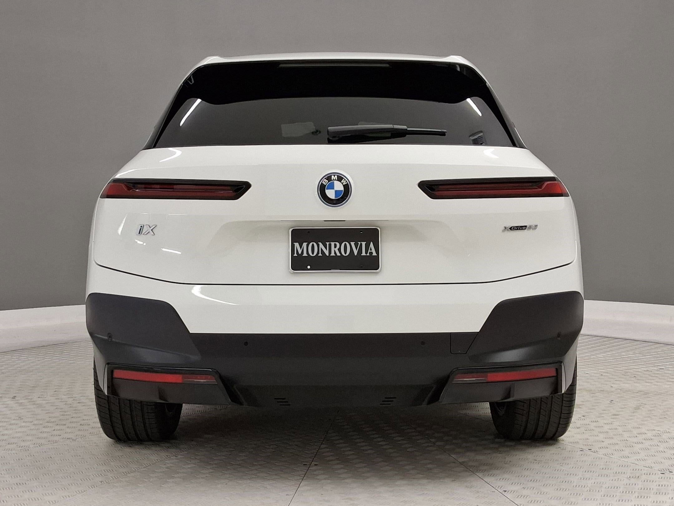 2023 BMW iX xDrive50 photo 3